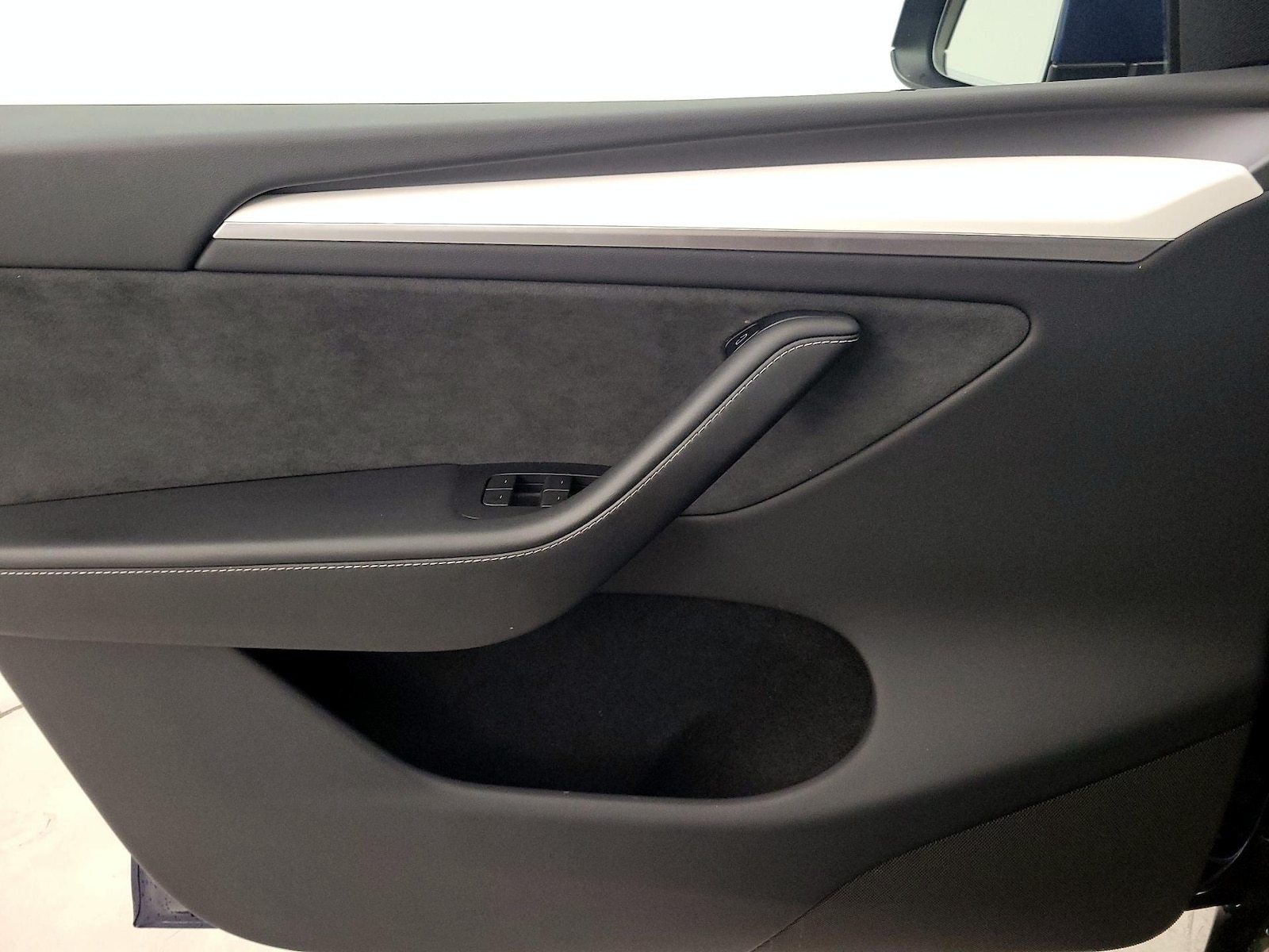 2023 Tesla Model Y Long Range - Photo 13