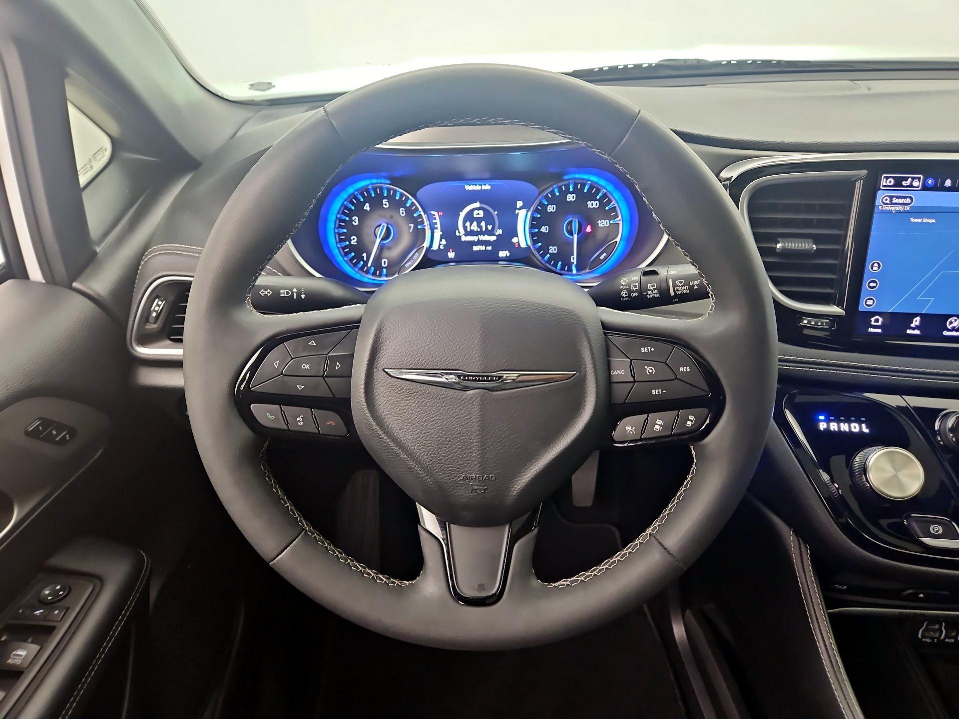 Thumbnail: 2023 Chrysler Pacifica - 10