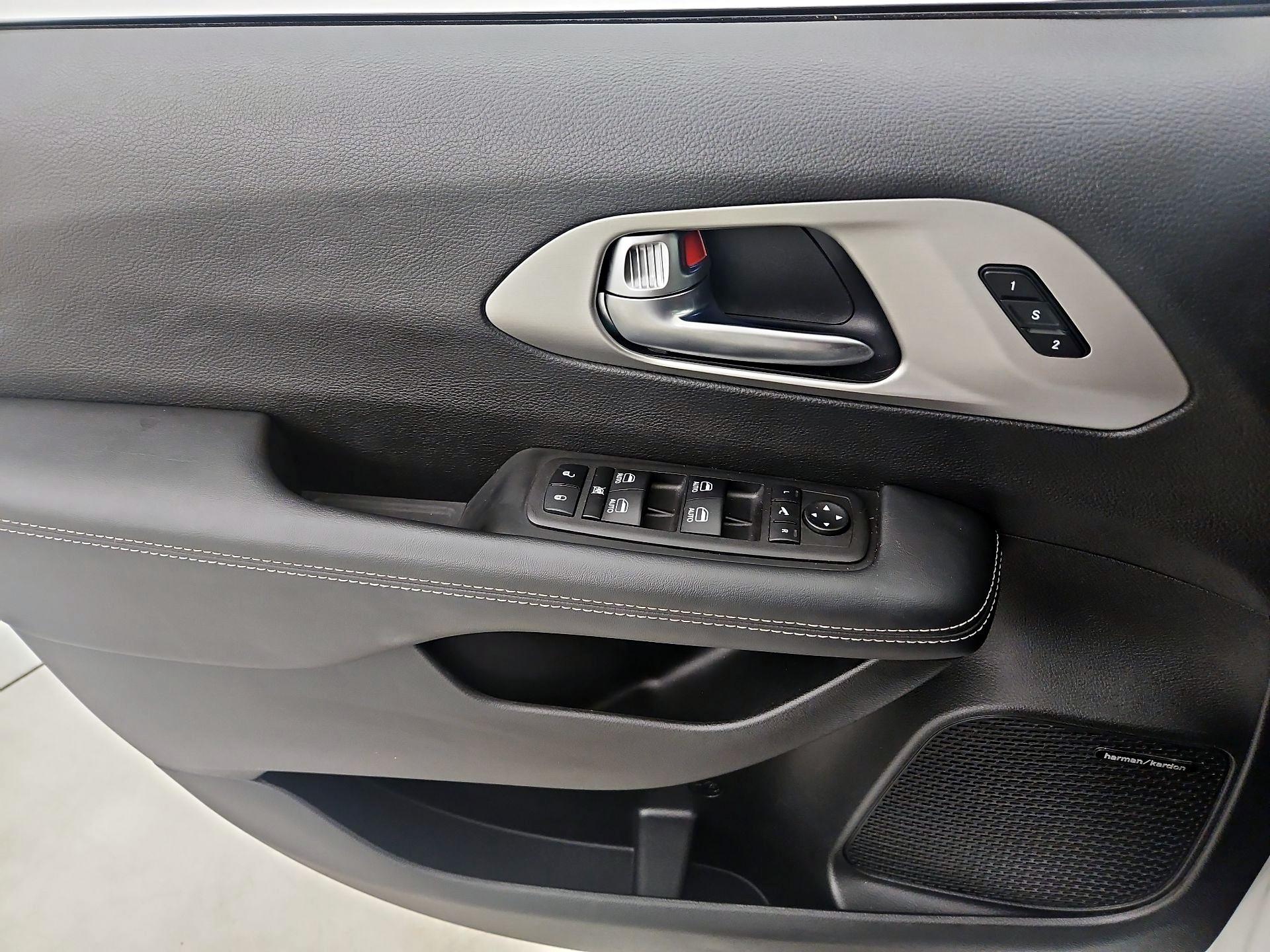 Thumbnail: 2023 Chrysler Pacifica - 12