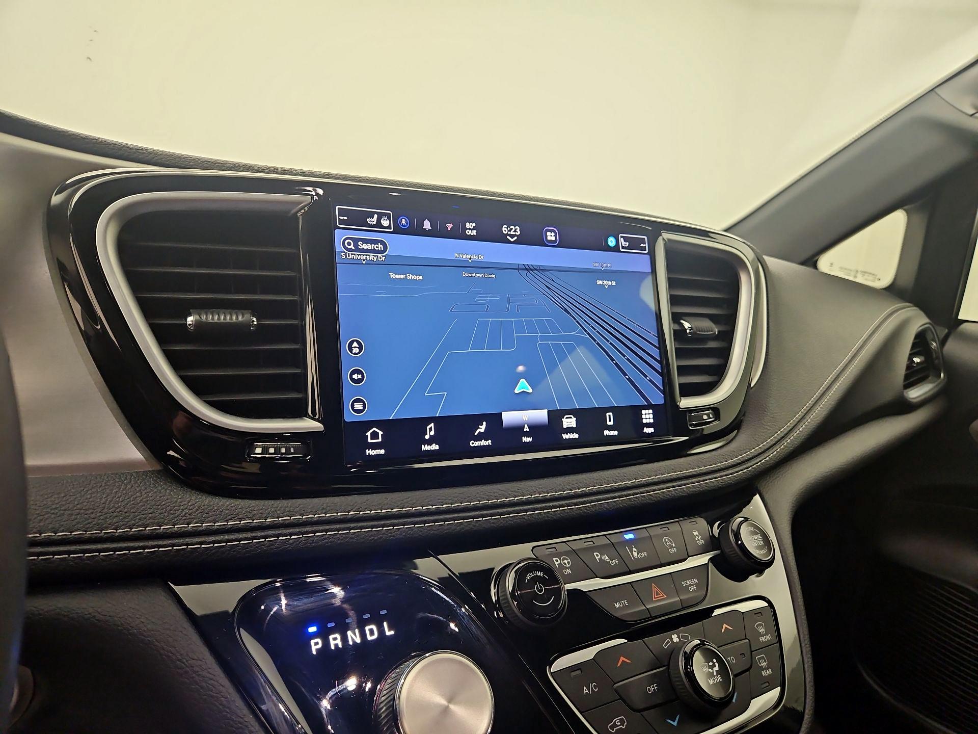 Thumbnail: 2023 Chrysler Pacifica - 14