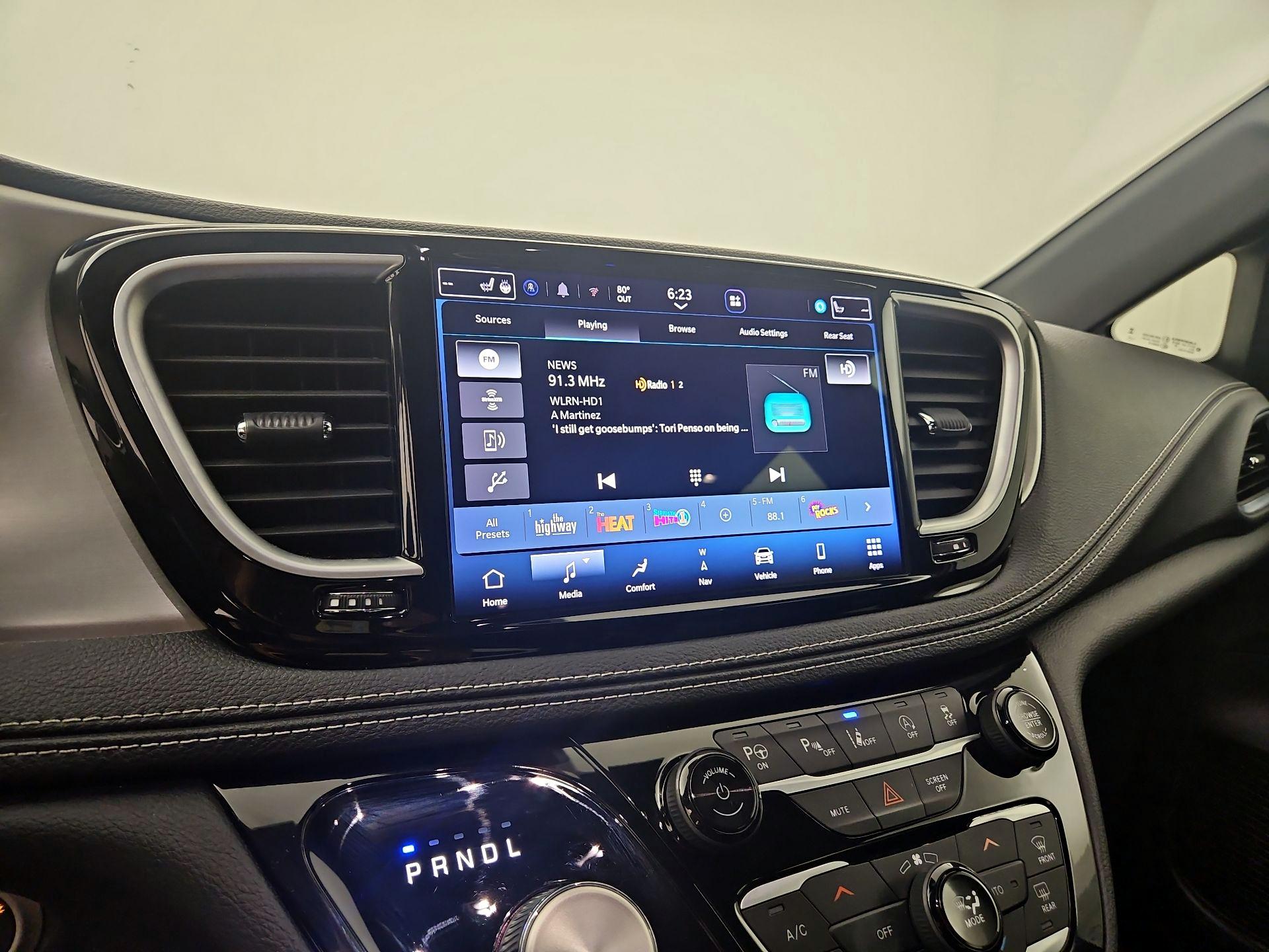 Thumbnail: 2023 Chrysler Pacifica - 16