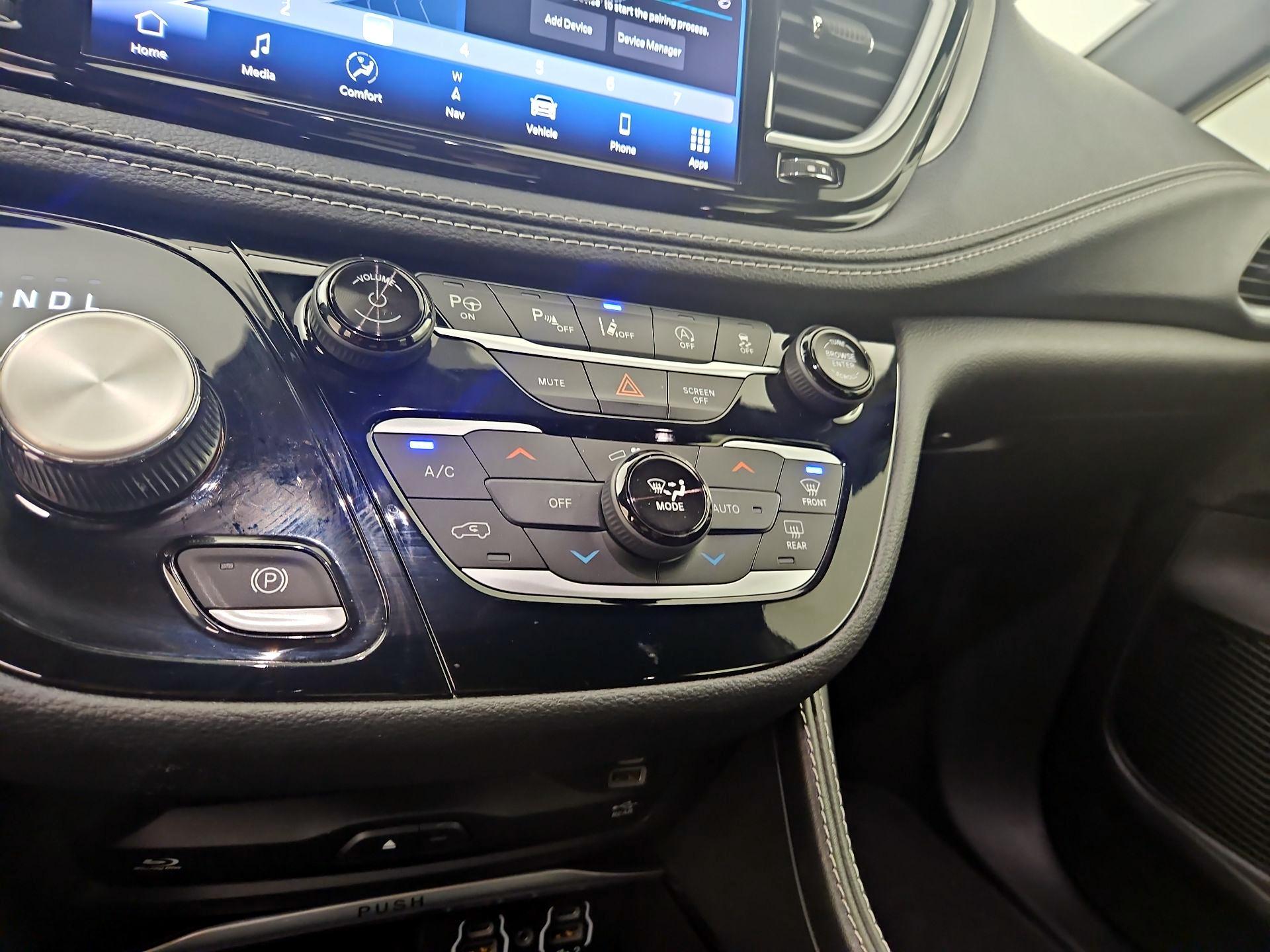 Thumbnail: 2023 Chrysler Pacifica - 17