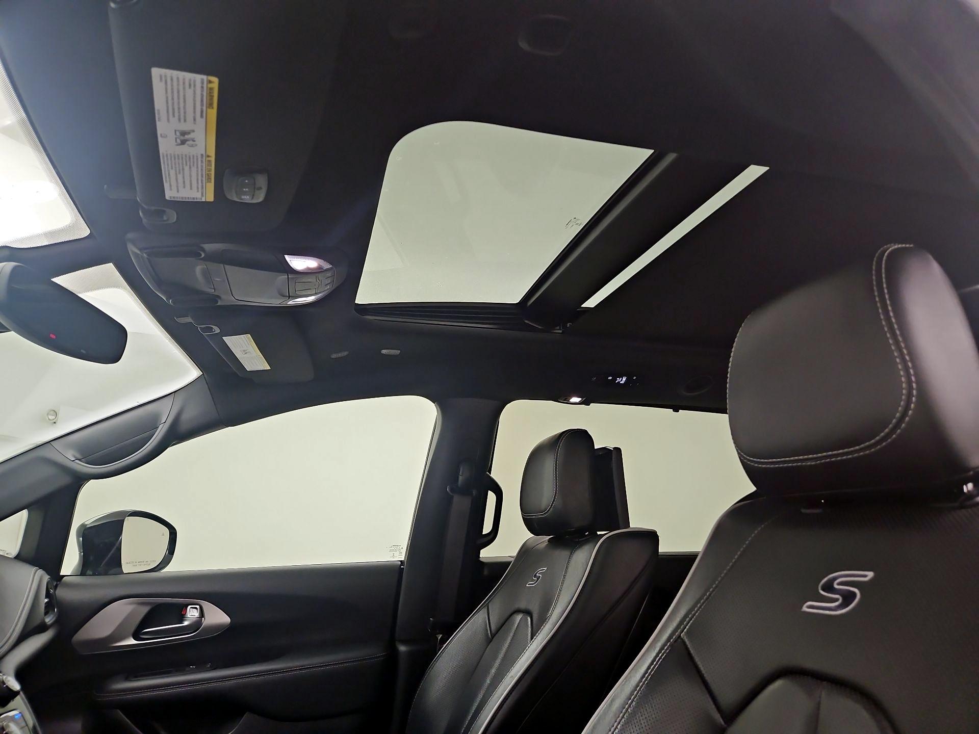 Thumbnail: 2023 Chrysler Pacifica - 20