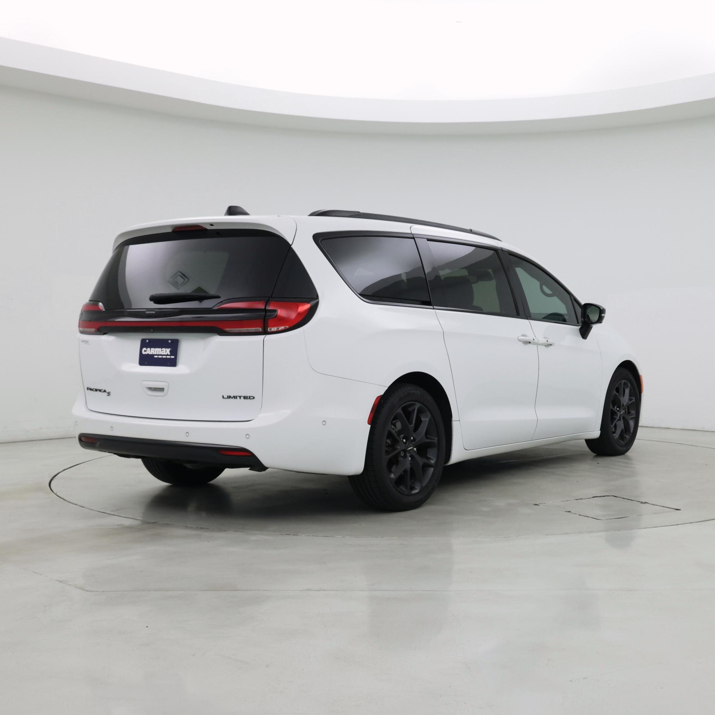 Thumbnail: 2023 Chrysler Pacifica - 8