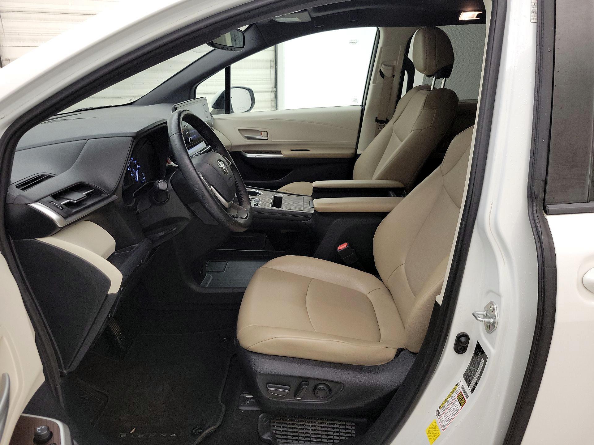 Thumbnail: 2021 Toyota Sienna - 11