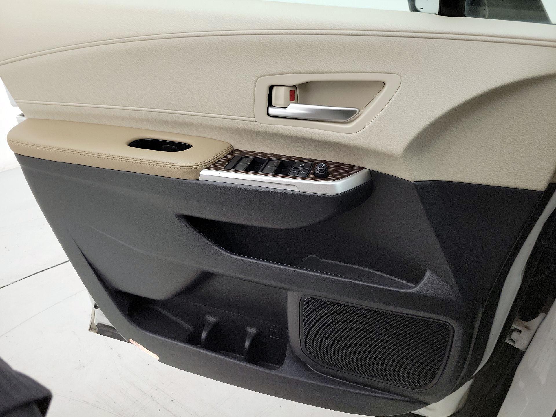 Thumbnail: 2021 Toyota Sienna - 12
