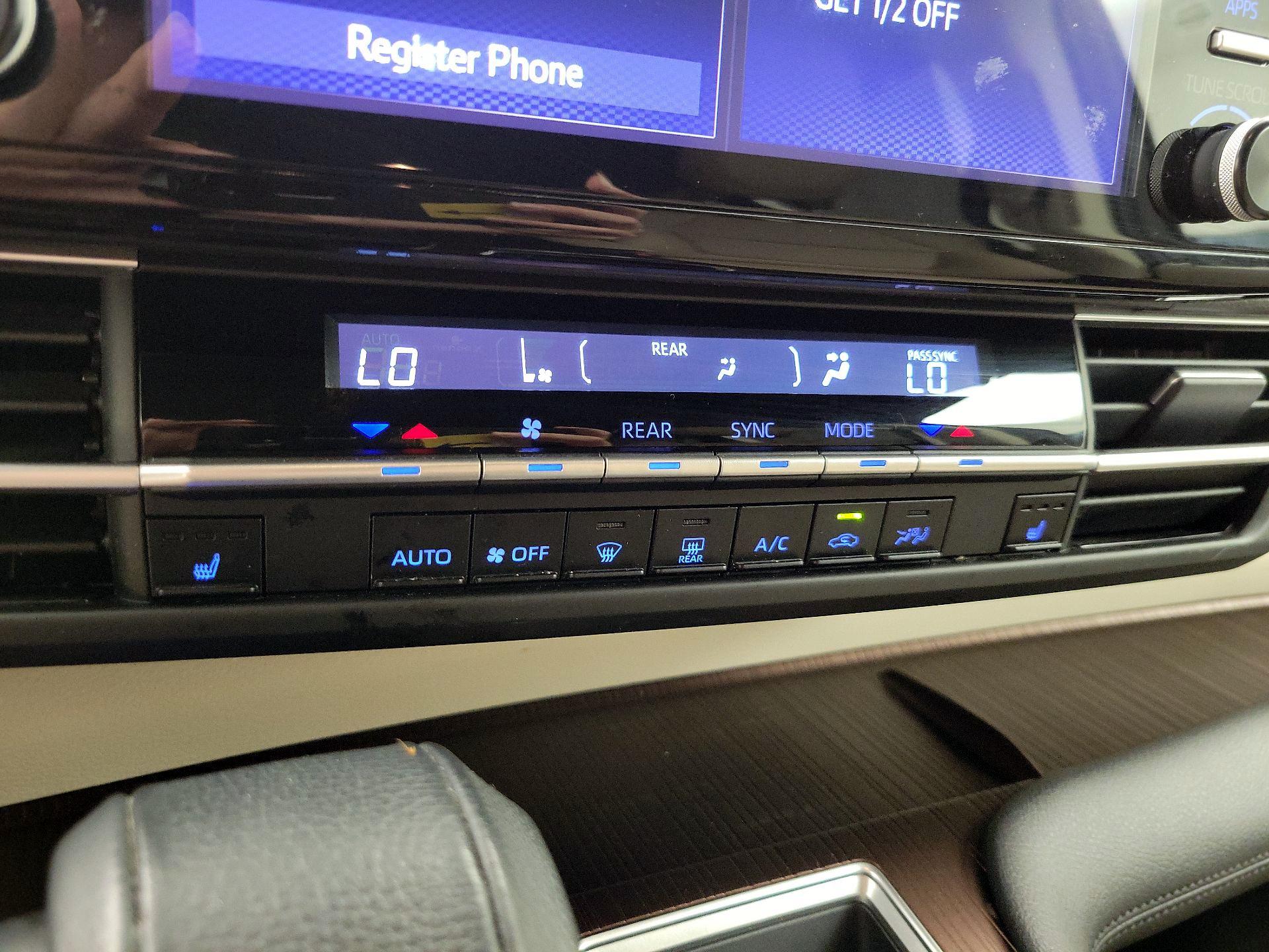 Thumbnail: 2021 Toyota Sienna - 16