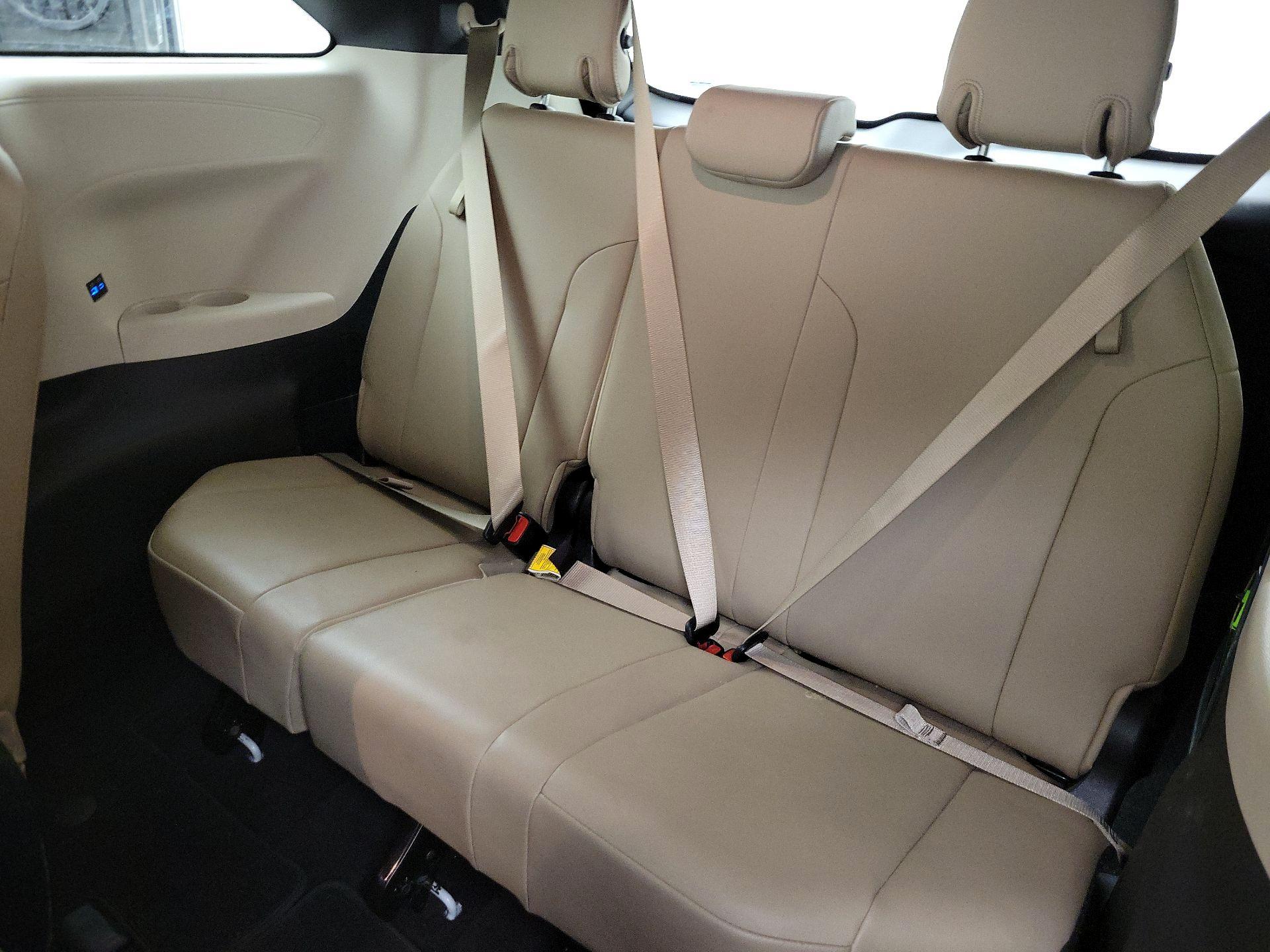 Thumbnail: 2021 Toyota Sienna - 20