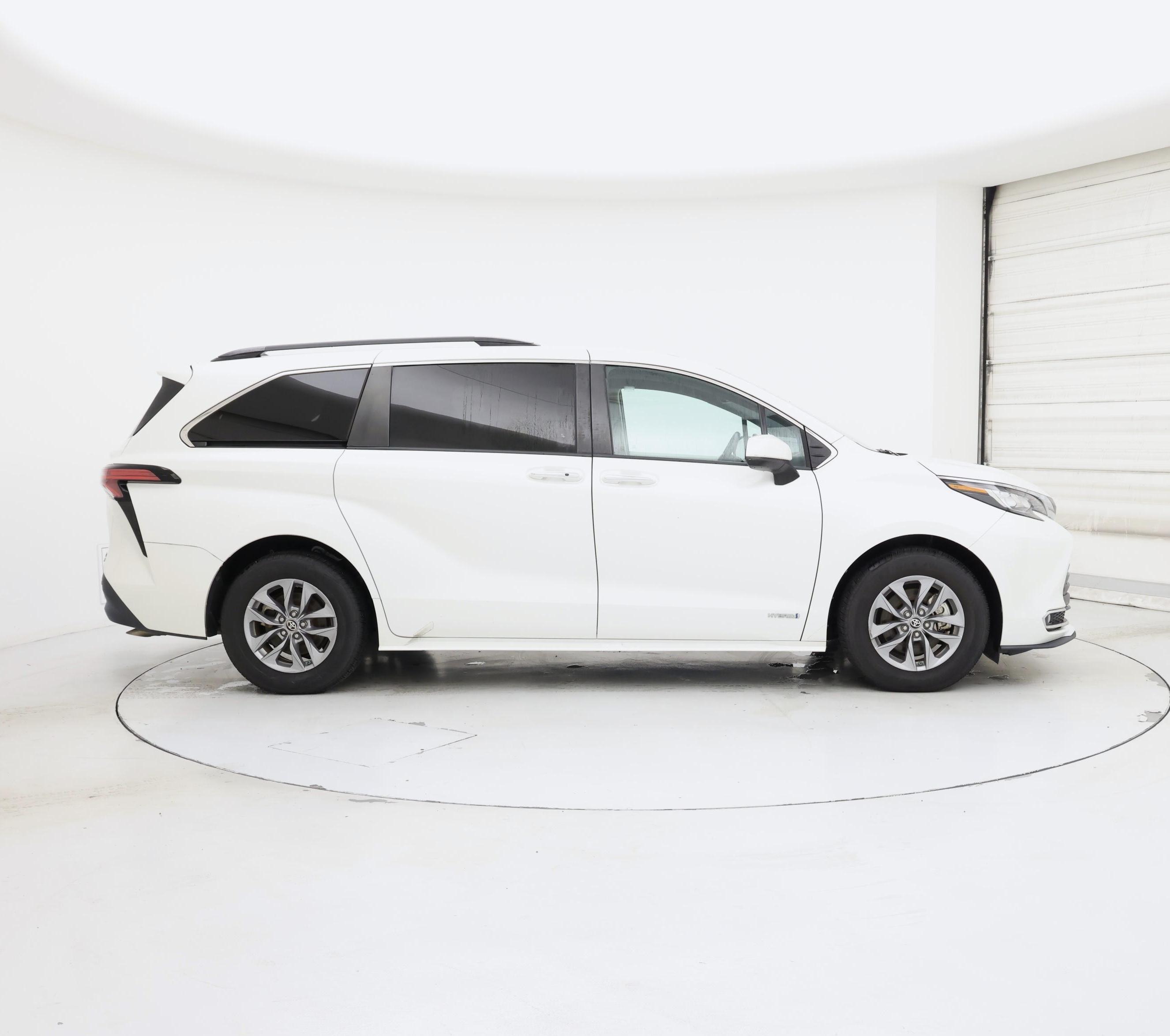 Thumbnail: 2021 Toyota Sienna - 7