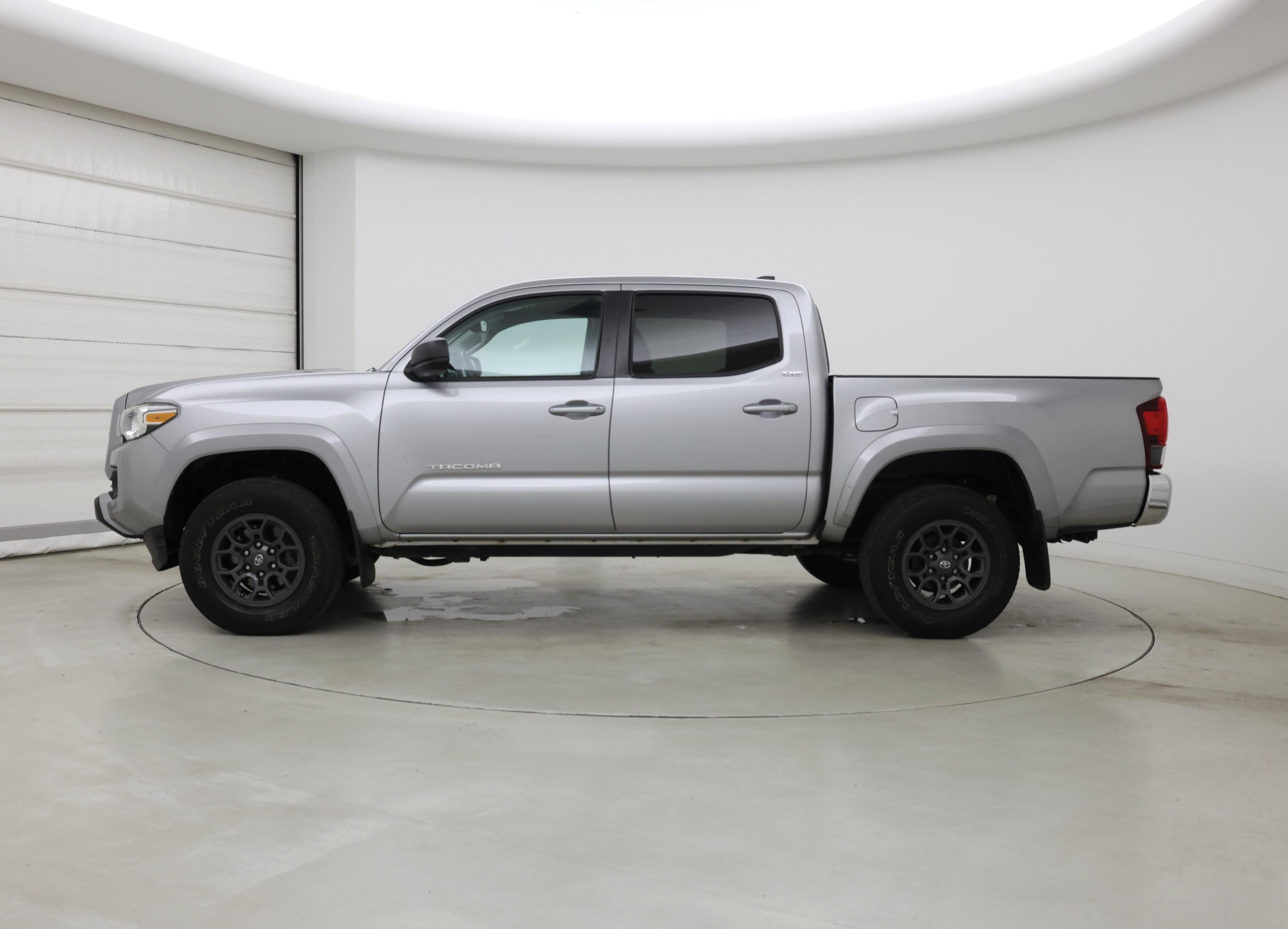 Thumbnail: 2018 Toyota Tacoma - 3