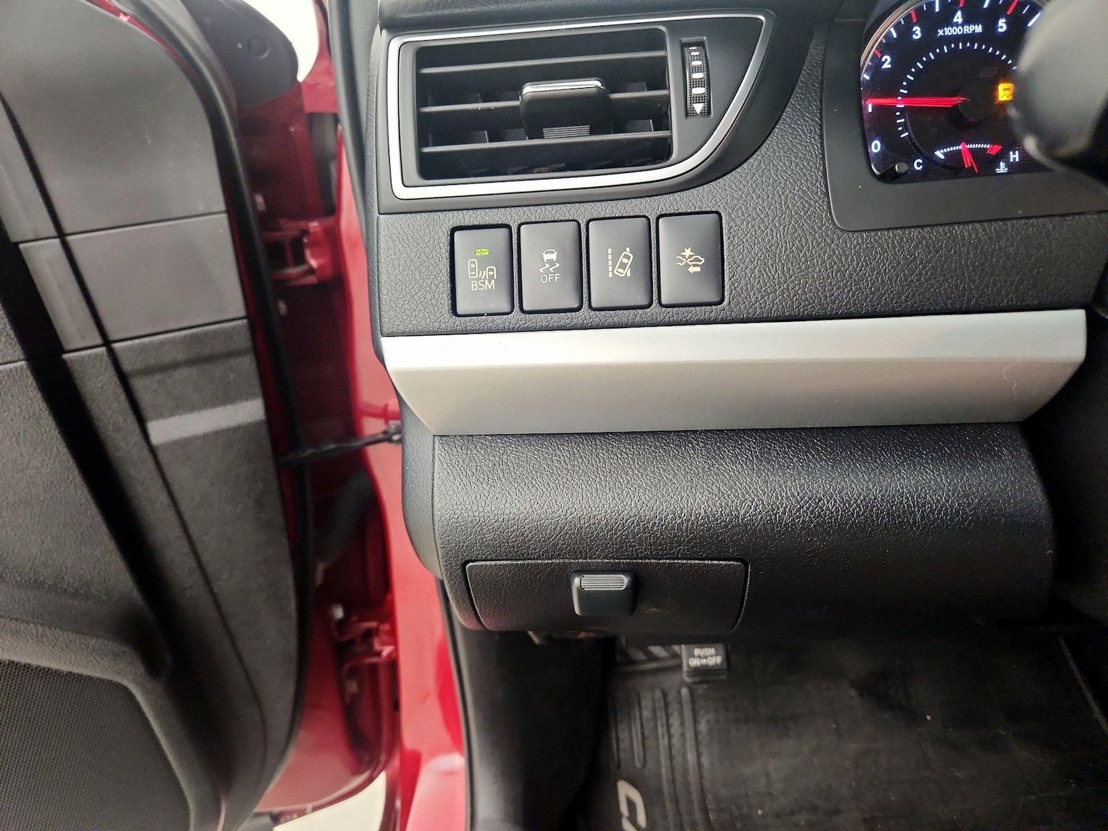 2016 Toyota Camry XSE - Photo 14
