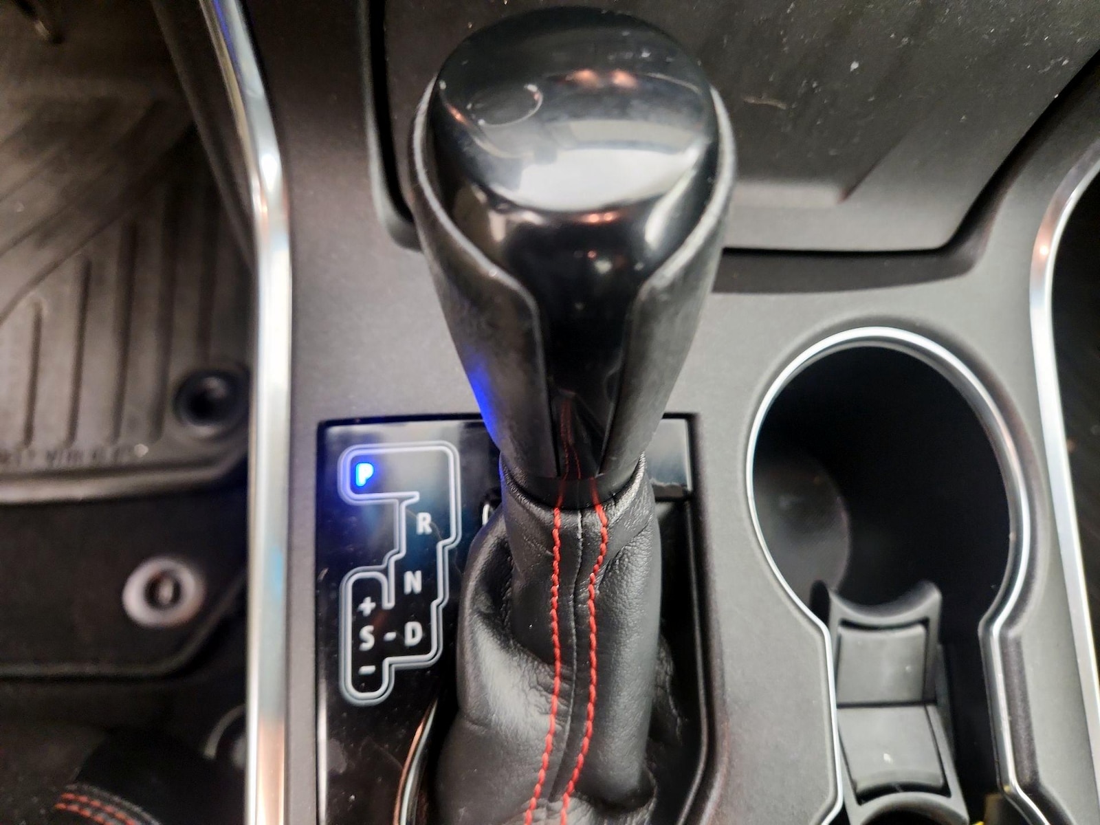 2016 Toyota Camry XSE - Photo 18