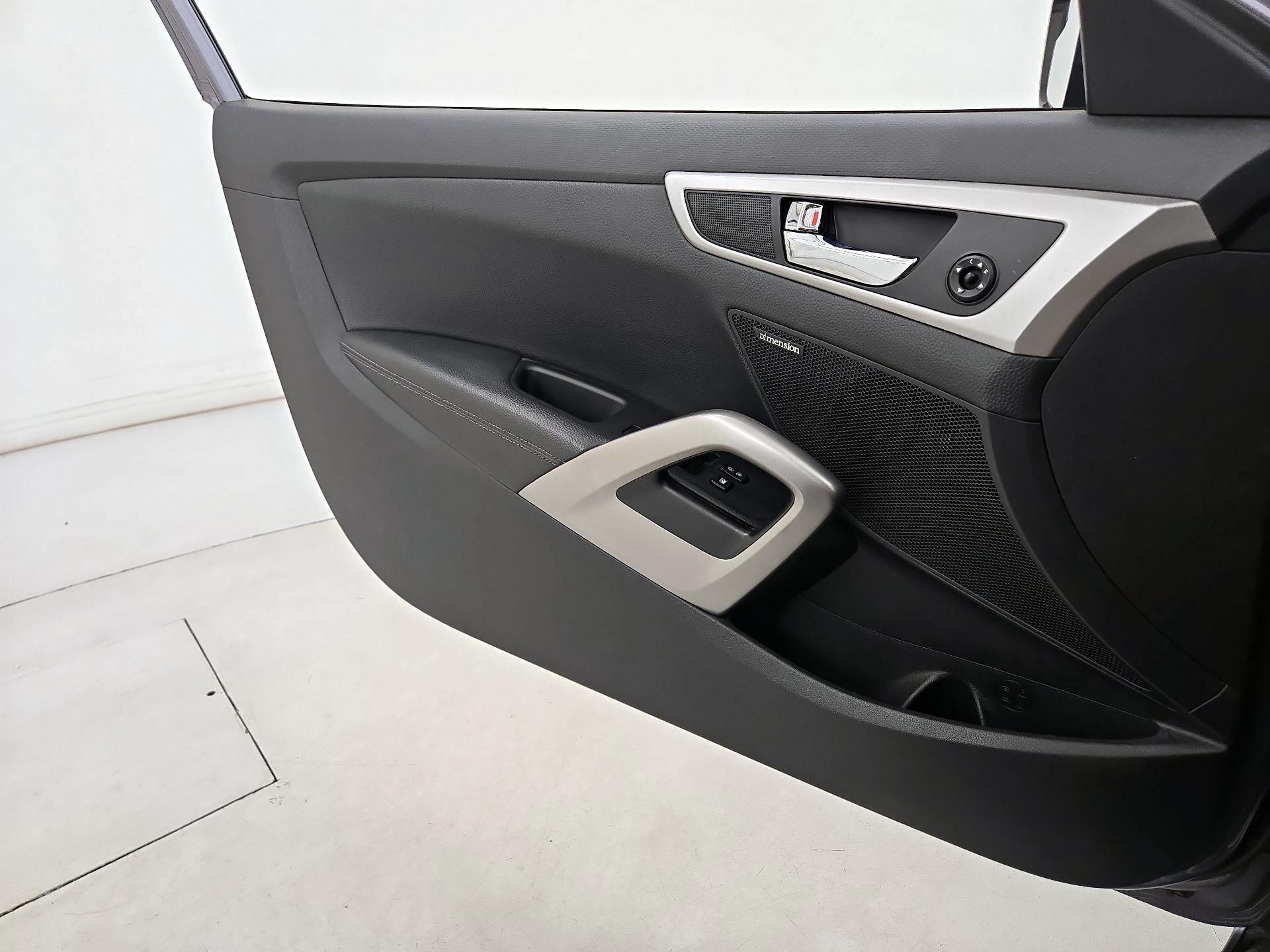 Thumbnail: 2014 Hyundai Veloster - 12