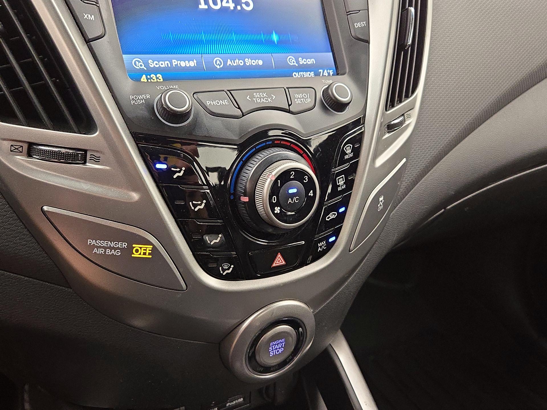 Thumbnail: 2014 Hyundai Veloster - 17