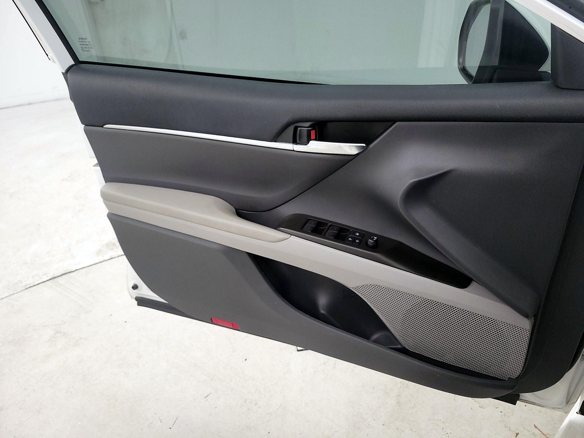 Thumbnail: 2021 Toyota Camry - 10