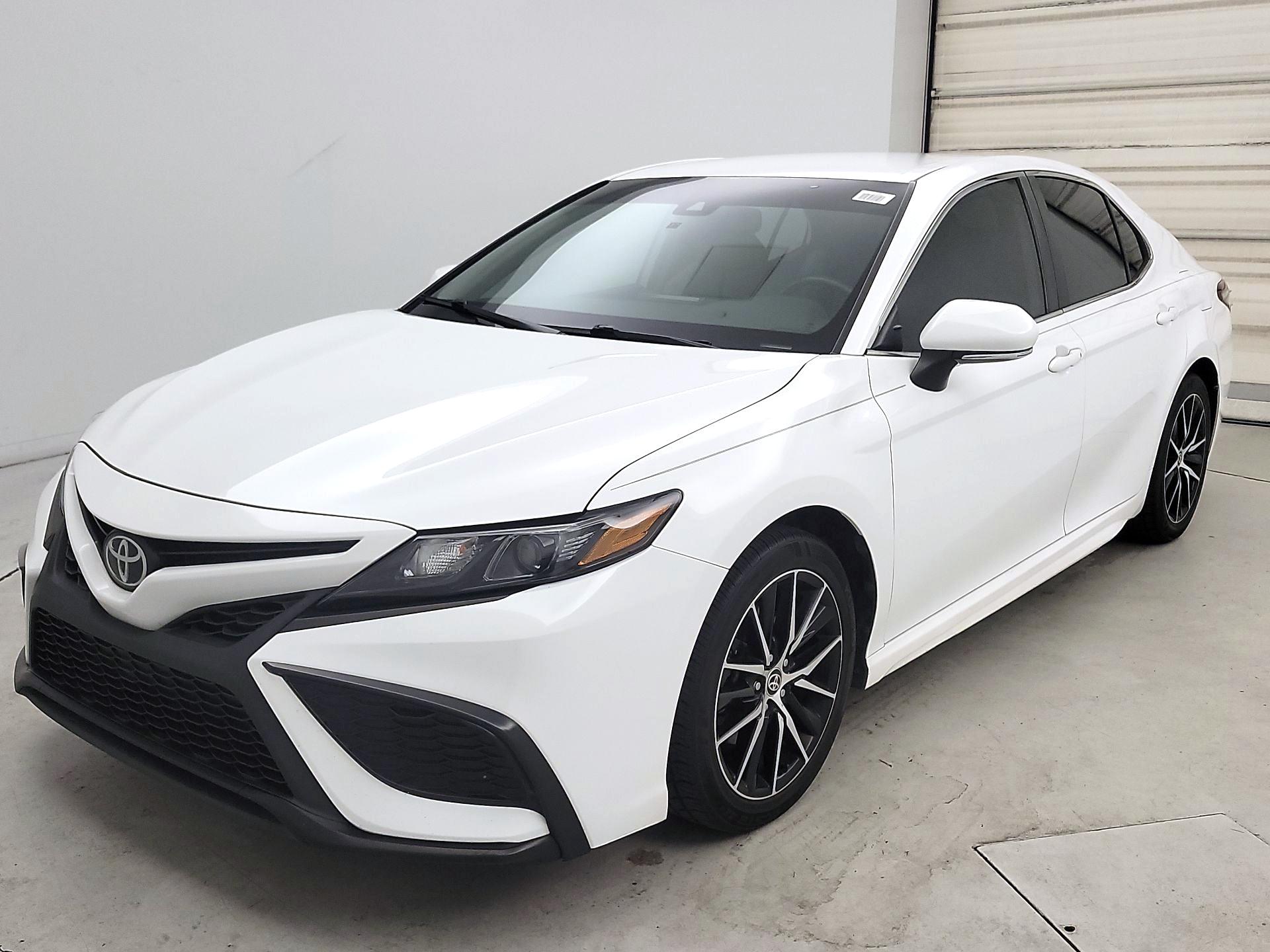 Thumbnail: 2021 Toyota Camry - 3