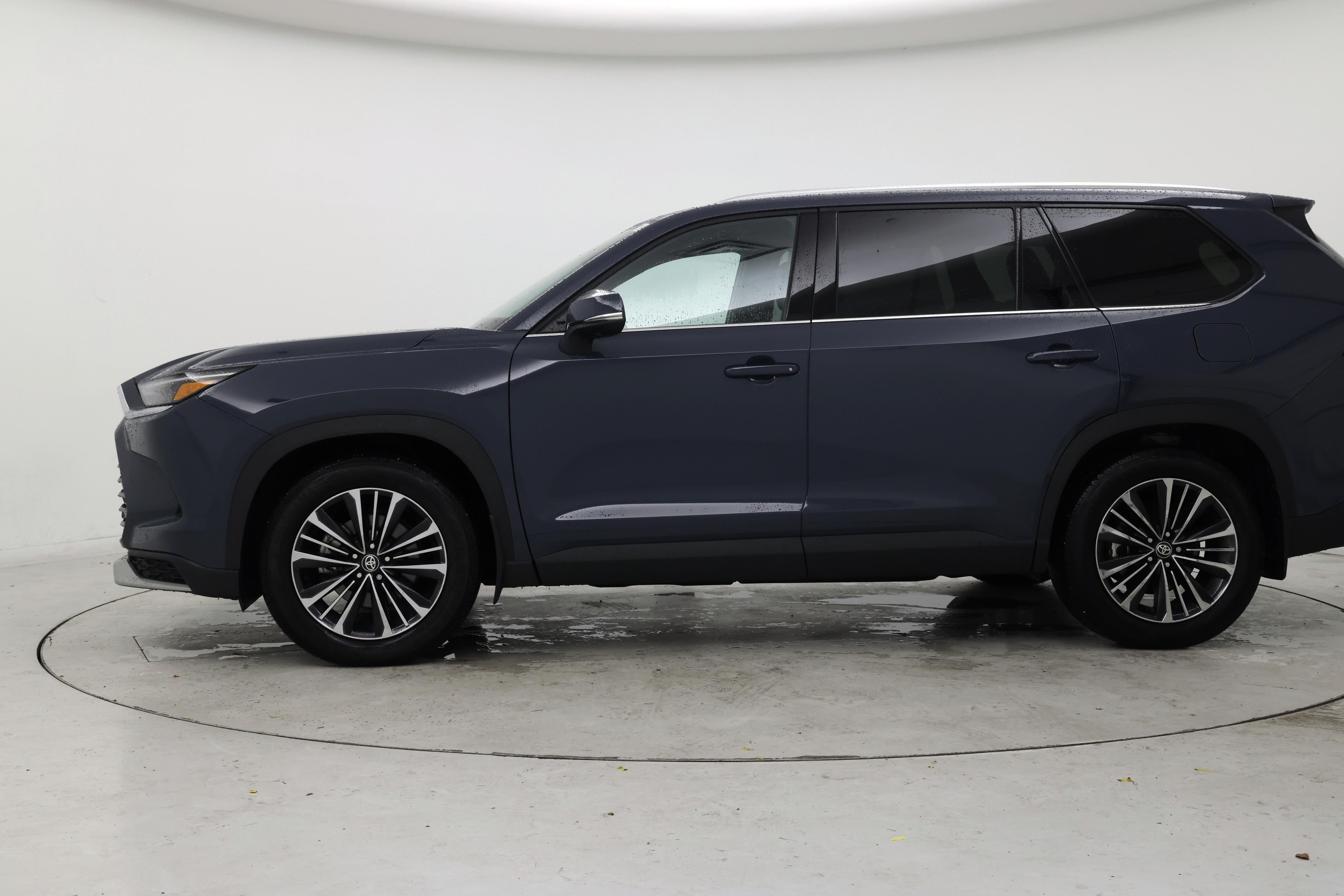 Thumbnail: 2026 Toyota Highlander - 3