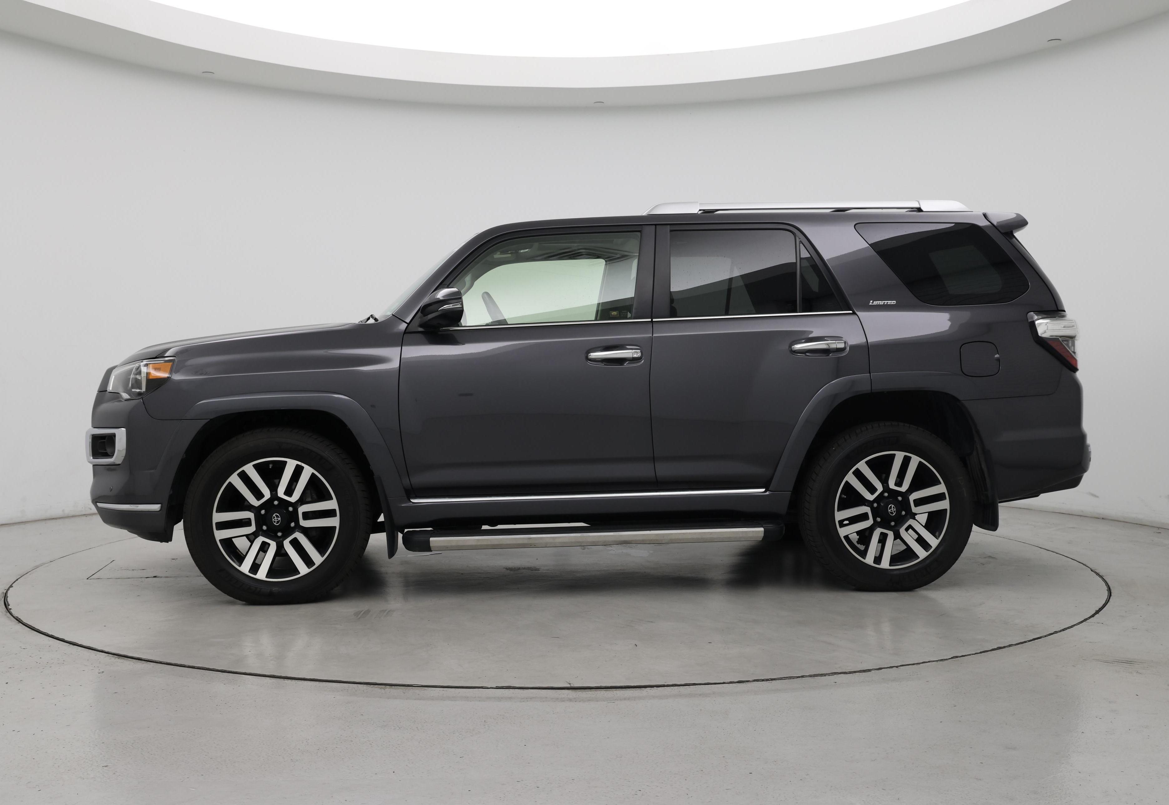 Thumbnail: 2017 Toyota 4Runner - 3