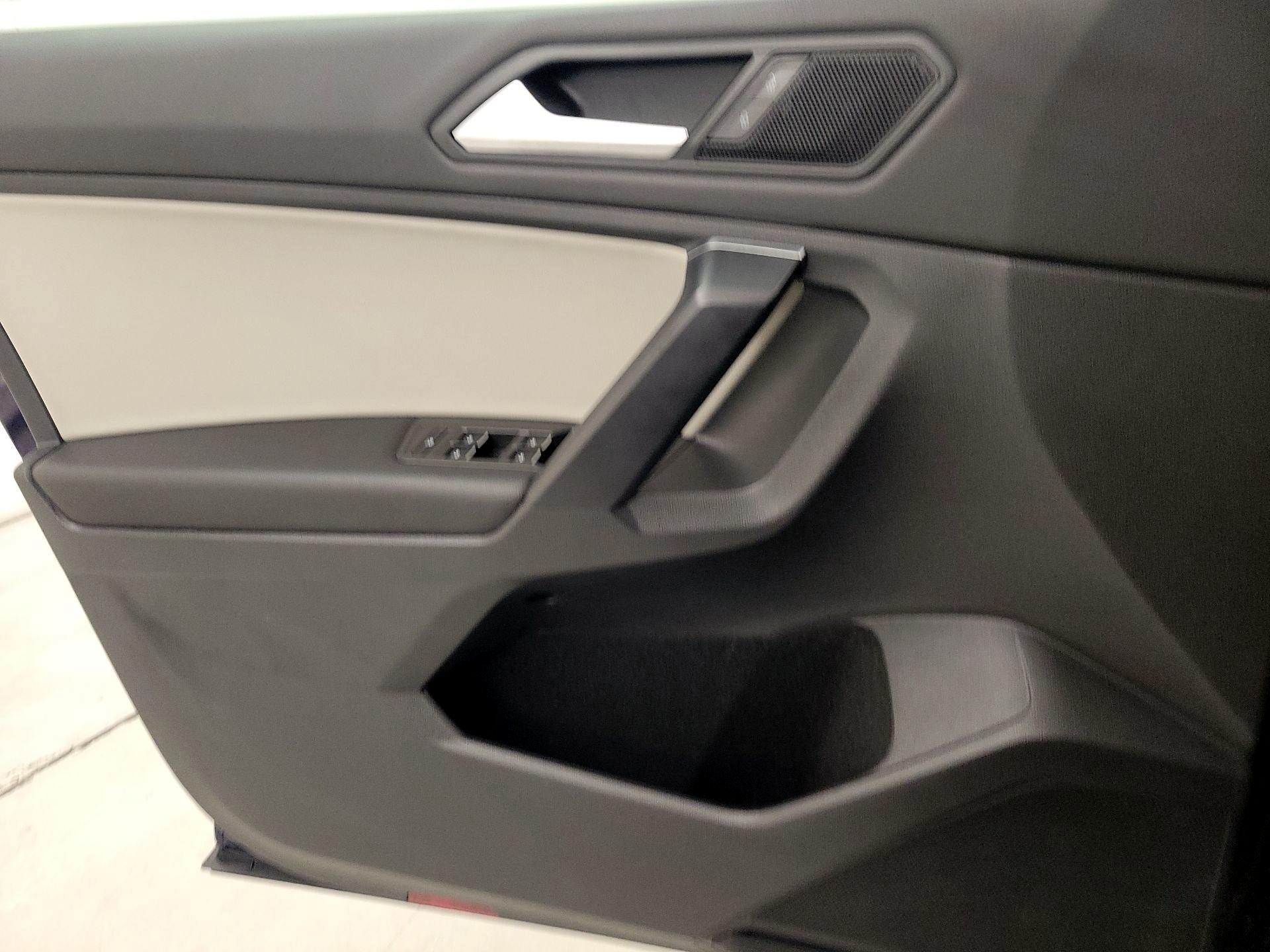 Thumbnail: 2021 Volkswagen Tiguan - 12