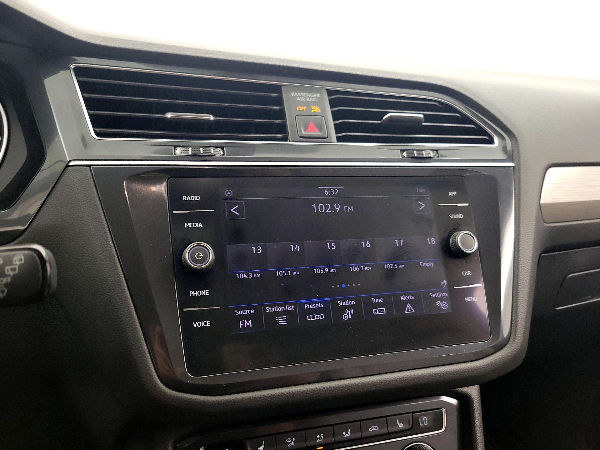 Thumbnail: 2021 Volkswagen Tiguan - 15