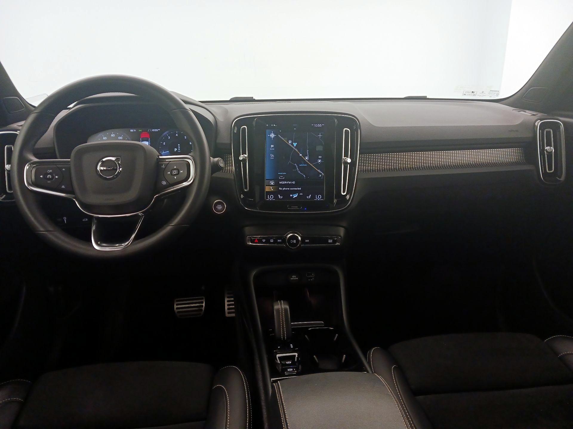 Thumbnail: 2022 Volvo XC40 - 9