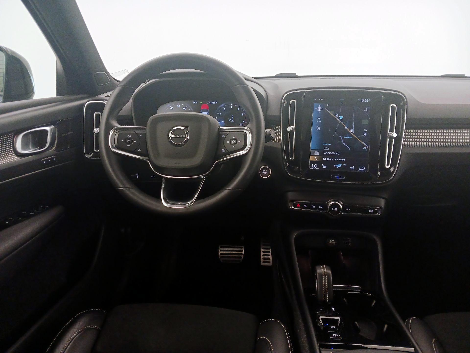 Thumbnail: 2022 Volvo XC40 - 10