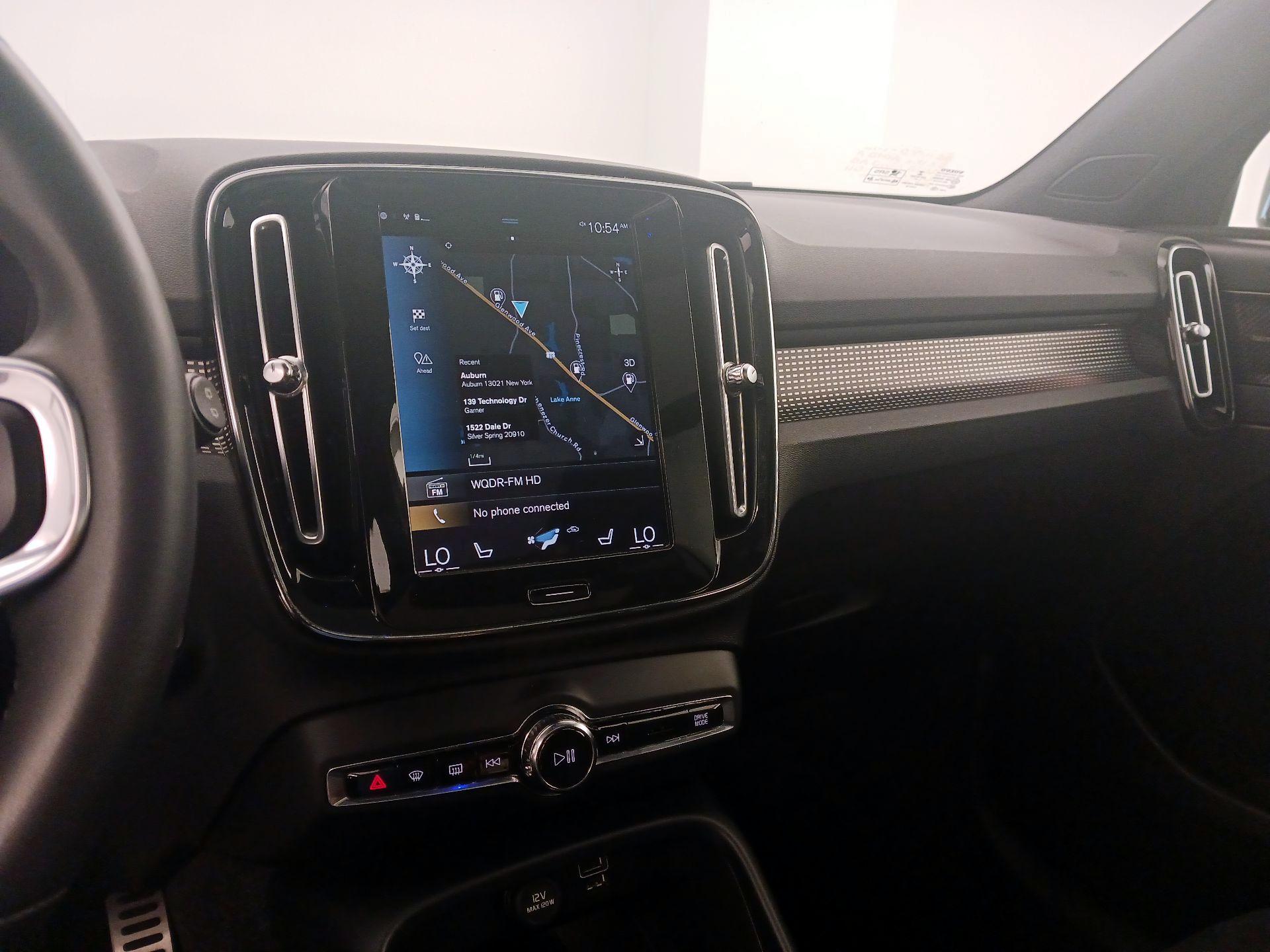 Thumbnail: 2022 Volvo XC40 - 14