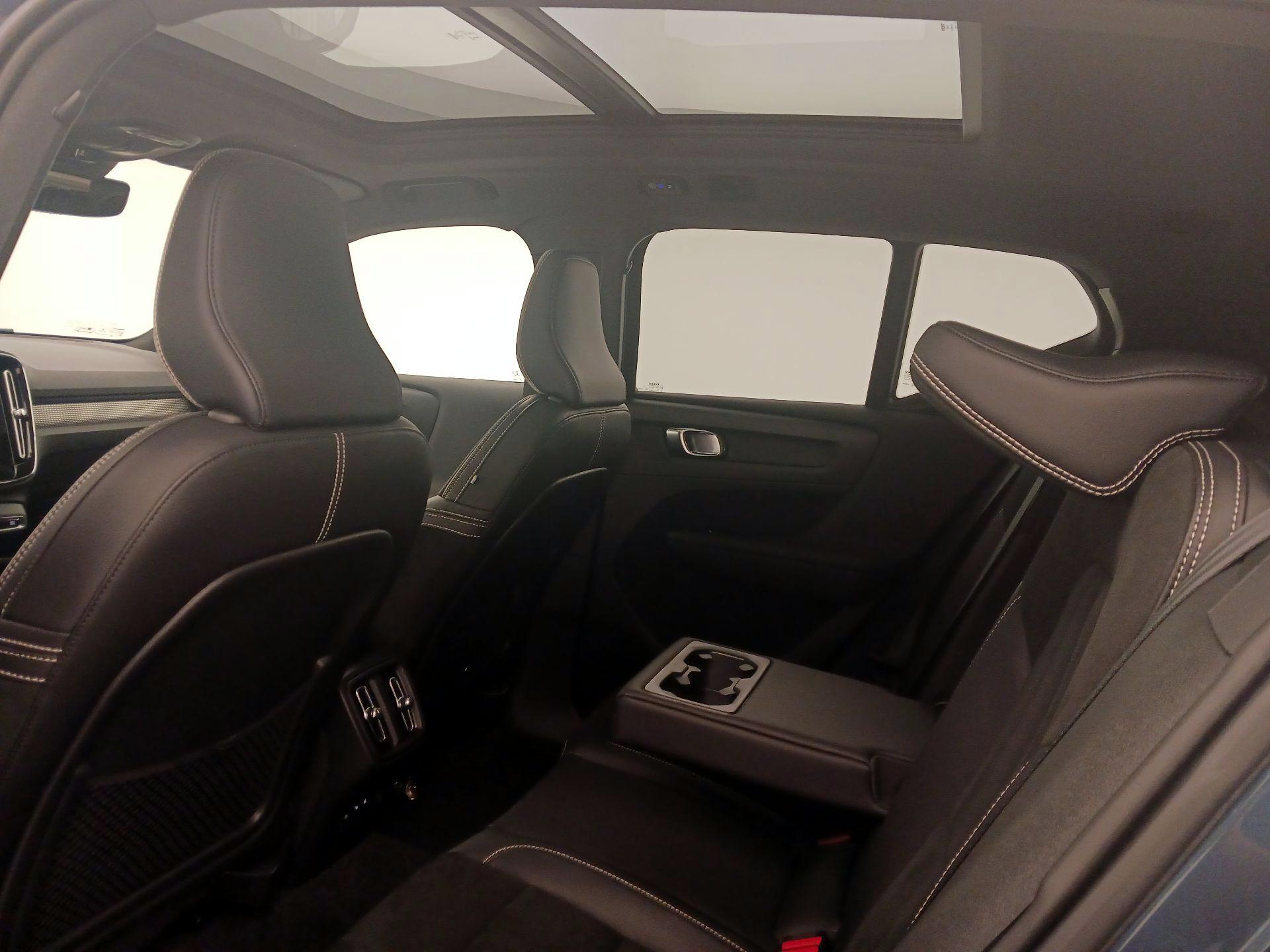 Thumbnail: 2022 Volvo XC40 - 20