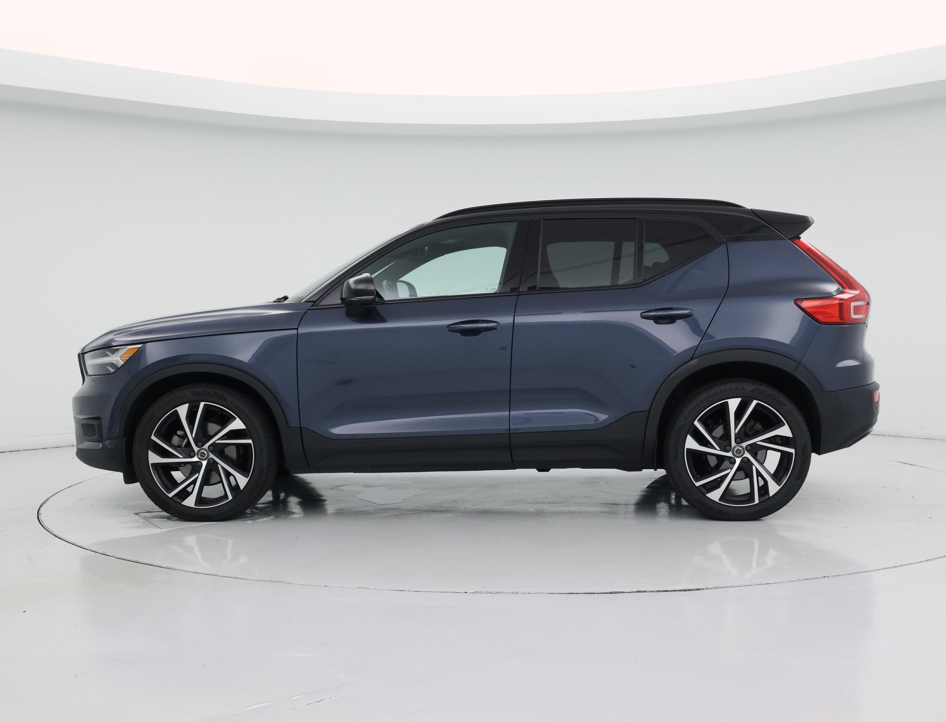 Thumbnail: 2022 Volvo XC40 - 3