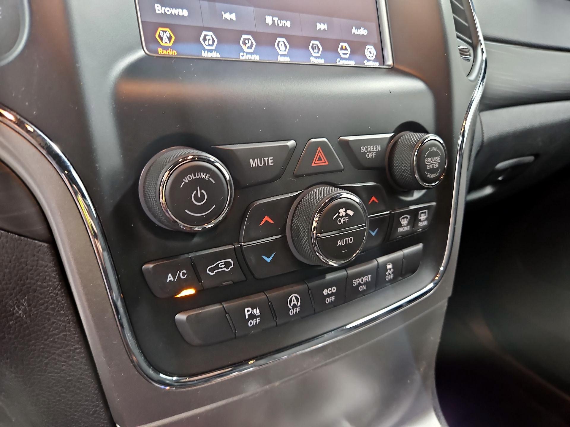 Thumbnail: 2020 Jeep Grand Cherokee - 16
