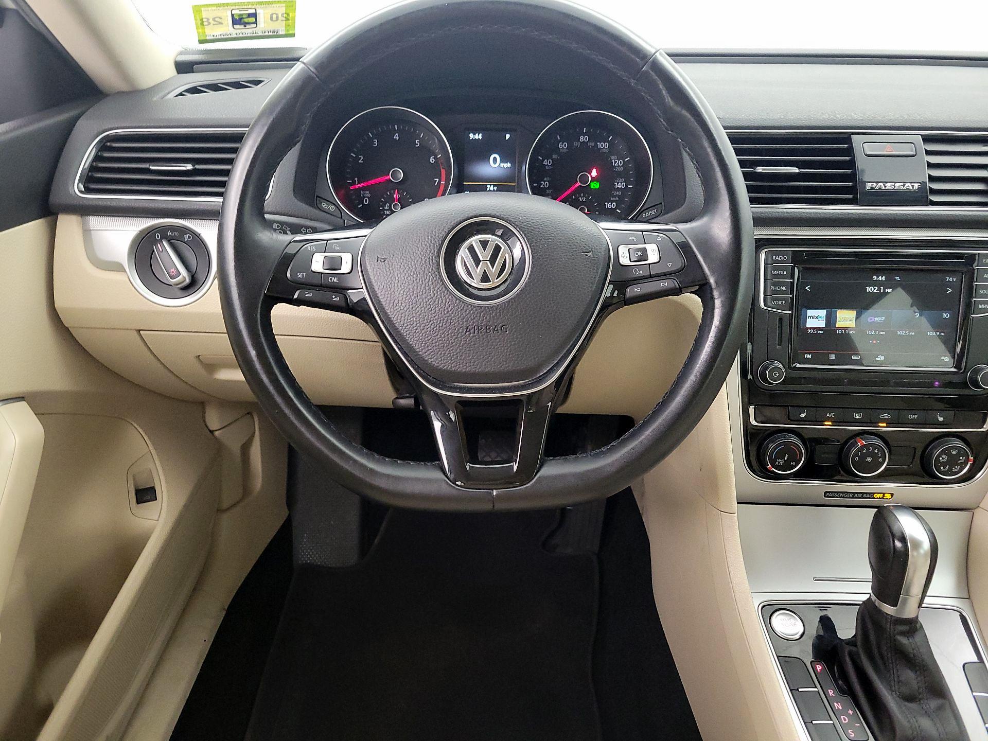 Thumbnail: 2019 Volkswagen Passat - 10