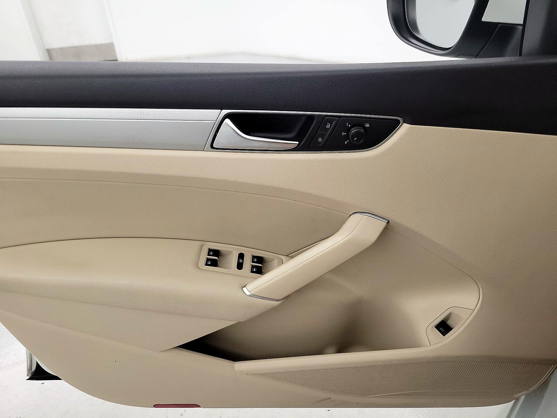 Thumbnail: 2019 Volkswagen Passat - 12