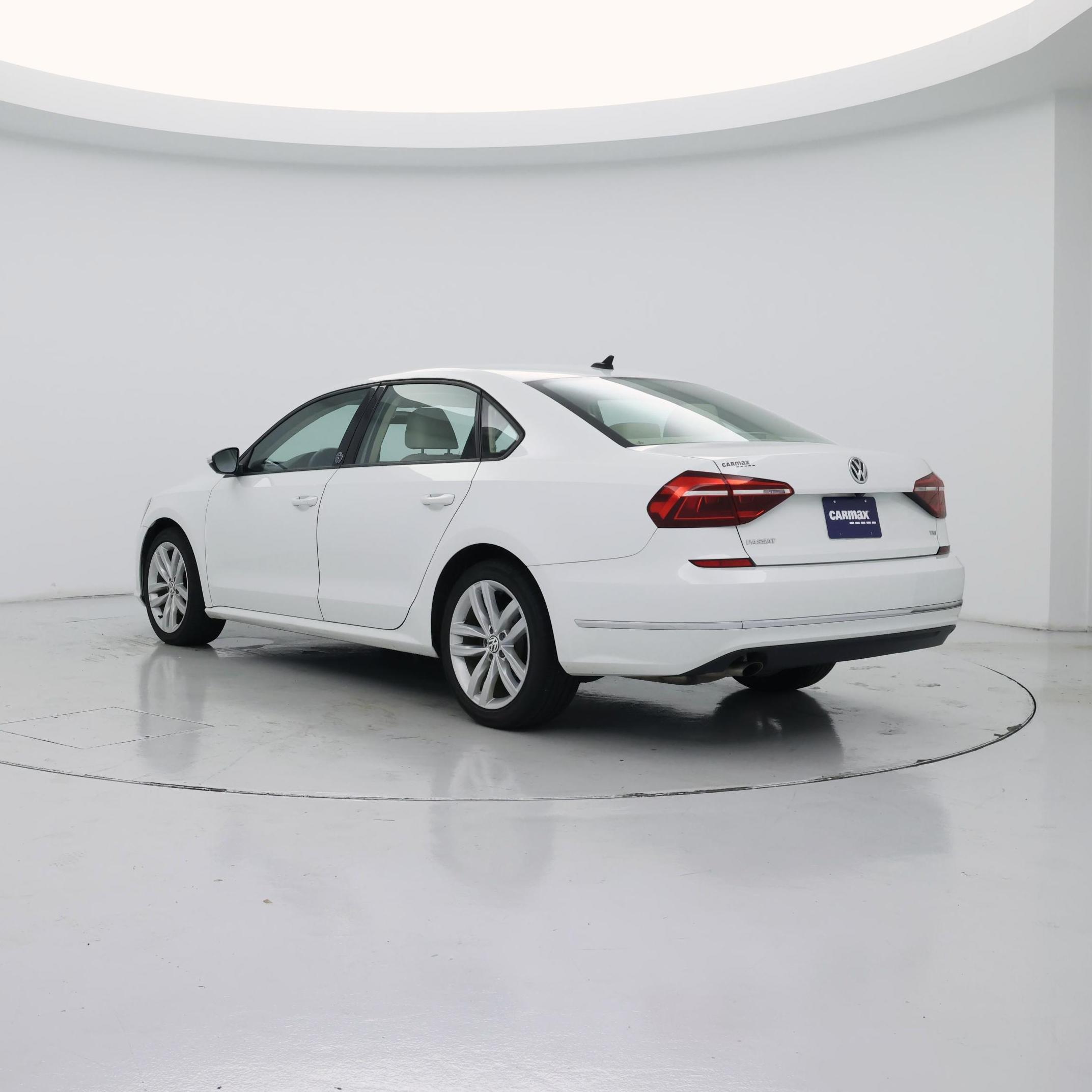 Thumbnail: 2019 Volkswagen Passat - 2