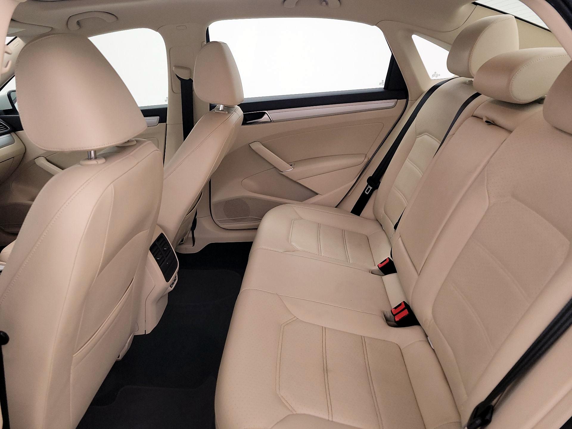 Thumbnail: 2019 Volkswagen Passat - 20