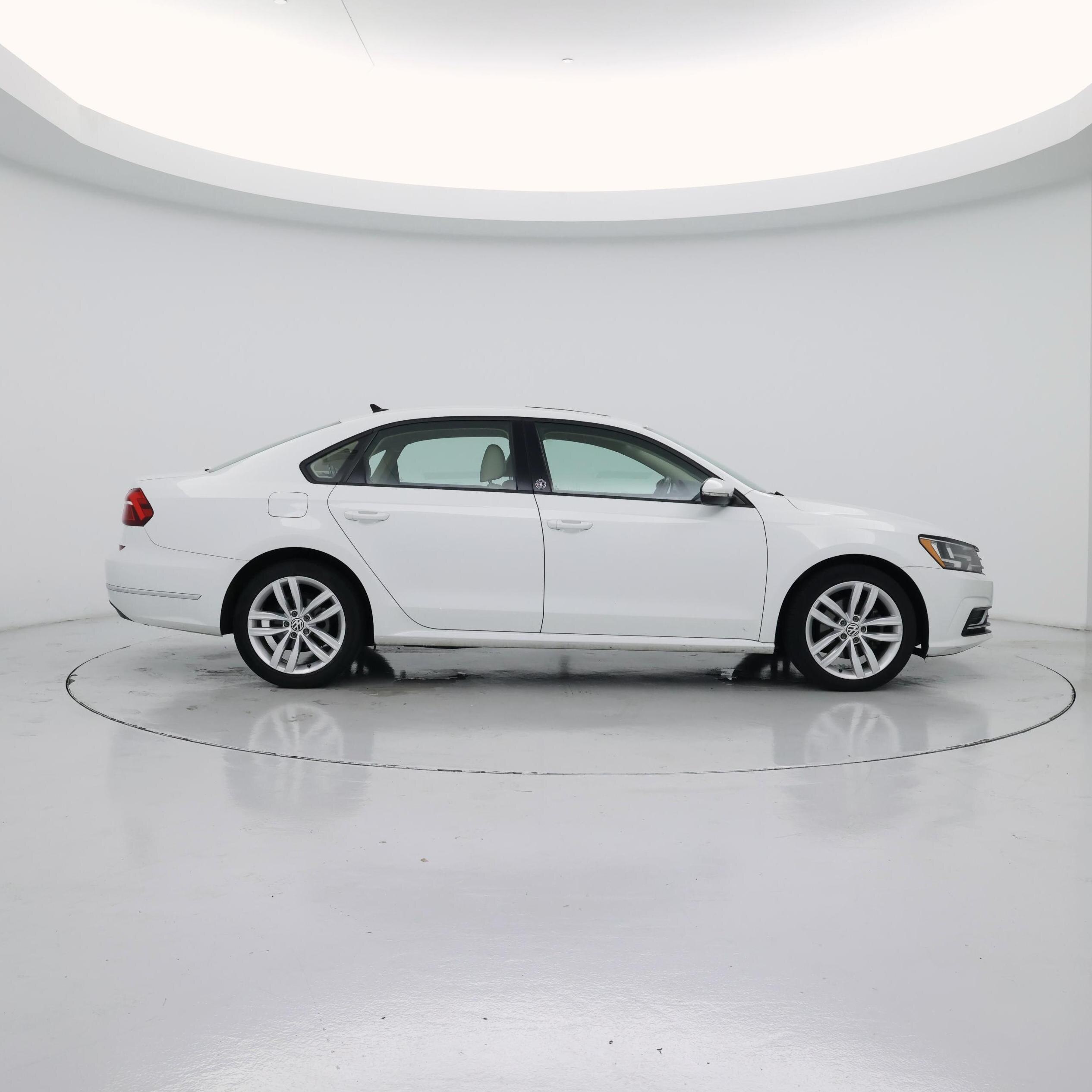 Thumbnail: 2019 Volkswagen Passat - 7