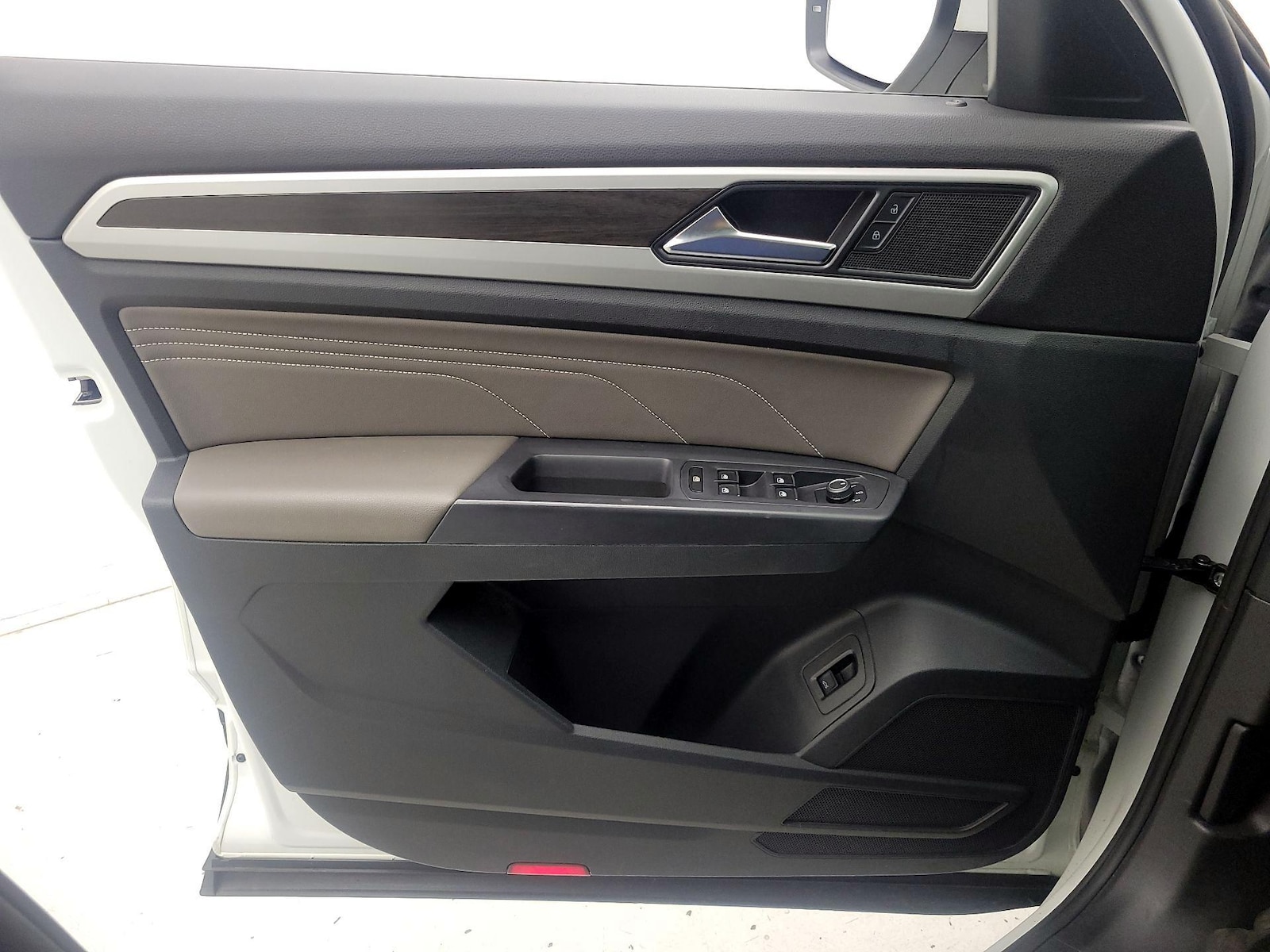 2021 Volkswagen Atlas SE w/Tech - Photo 13
