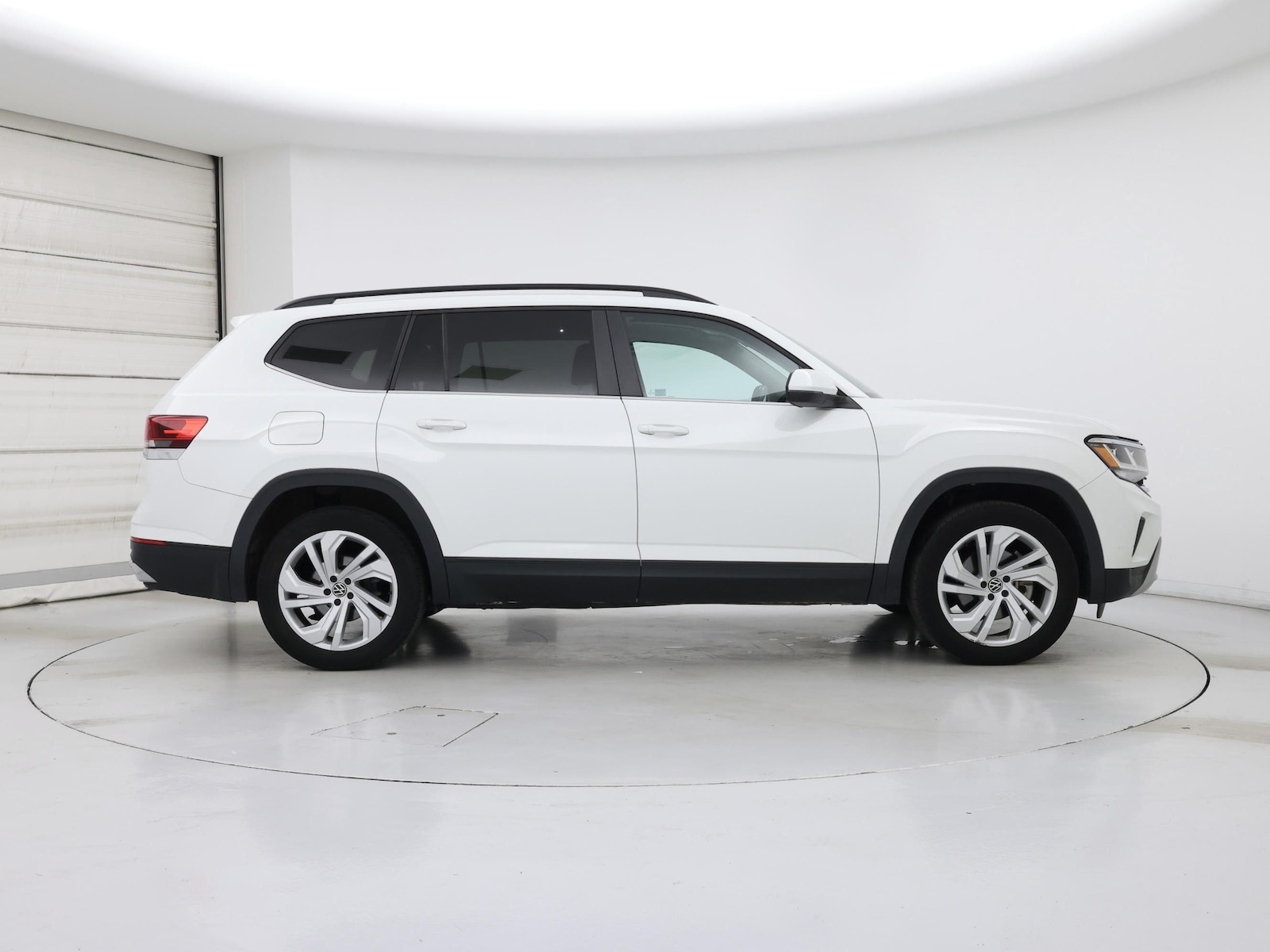 2021 Volkswagen Atlas SE w/Tech - Photo 8