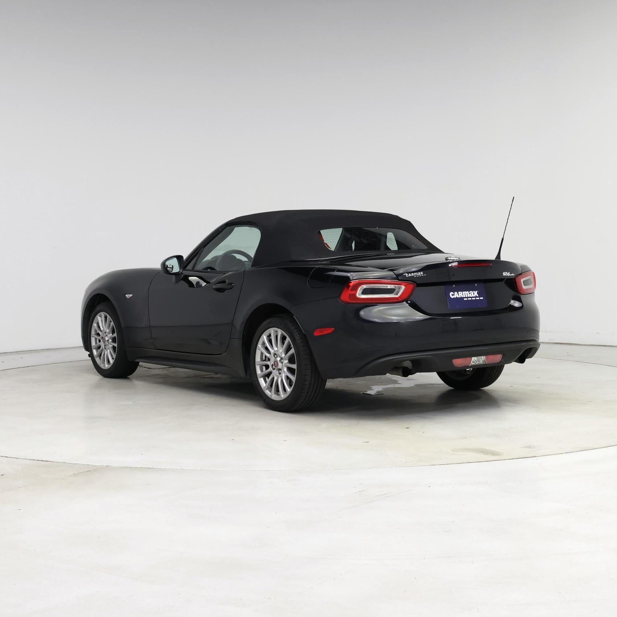 Thumbnail: 2017 Fiat 124 Spider - 2