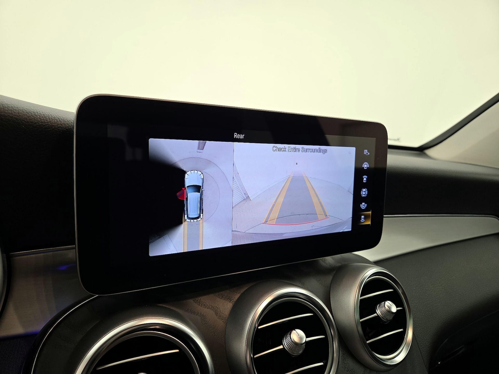 2022 Mercedes-Benz GLC GLC300 - Photo 15