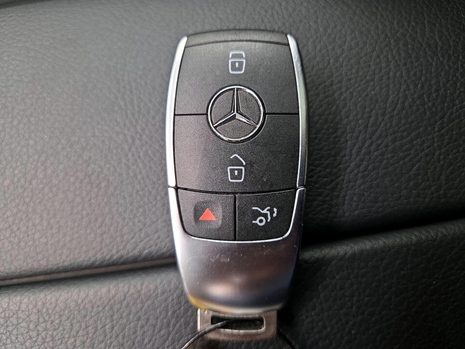 2022 Mercedes-Benz GLC GLC300 - Photo 23