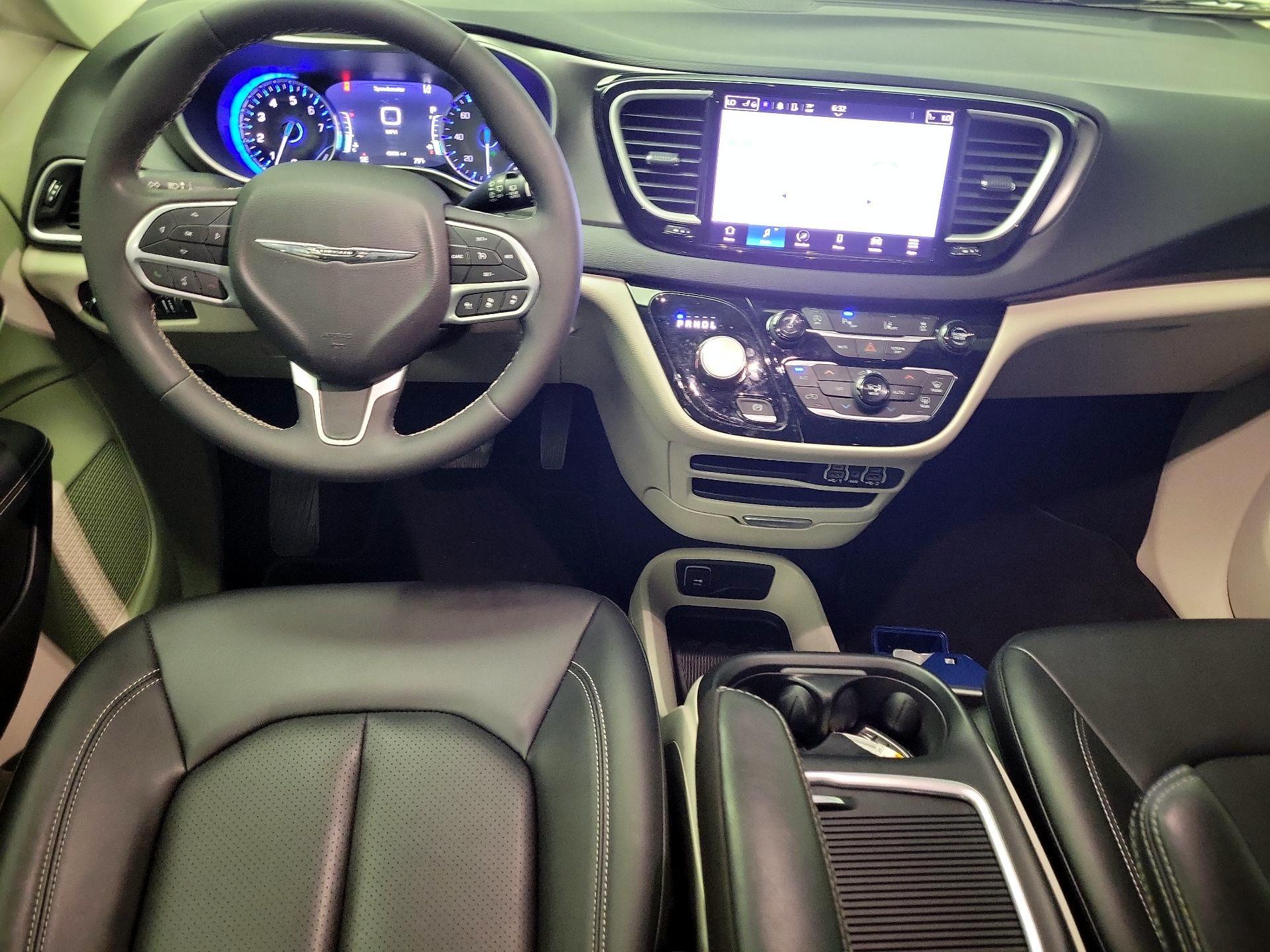 Thumbnail: 2024 Chrysler Pacifica - 9