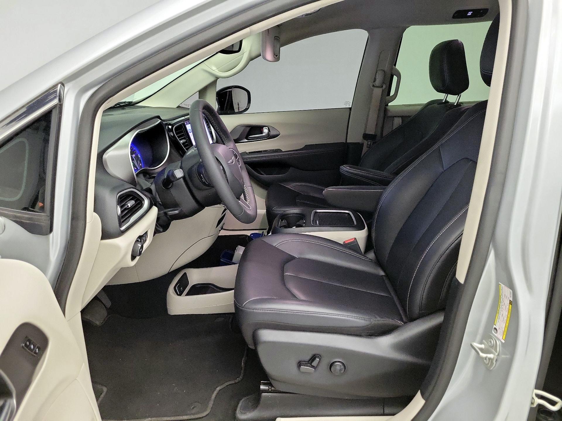 Thumbnail: 2024 Chrysler Pacifica - 11