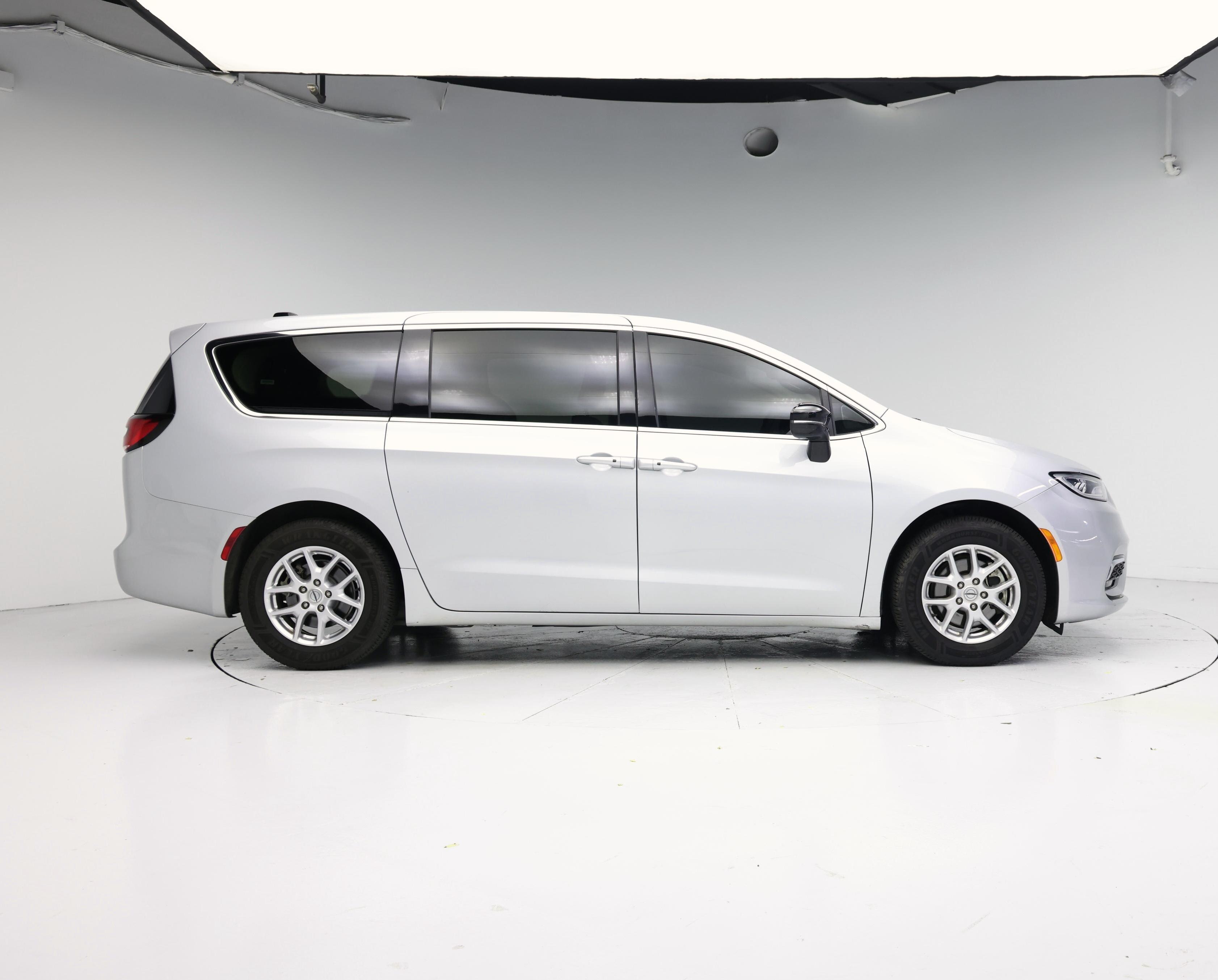 Thumbnail: 2024 Chrysler Pacifica - 7