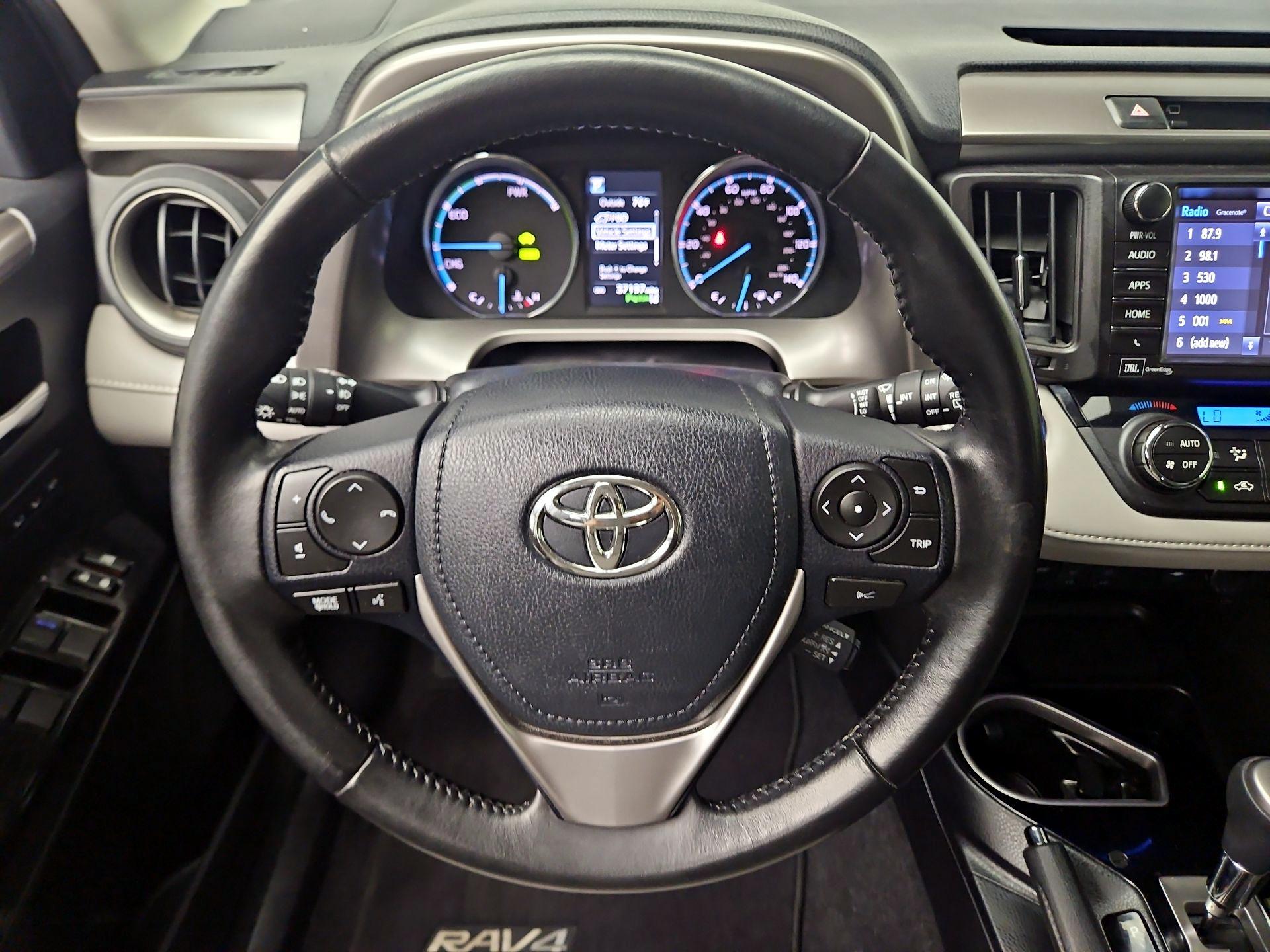 Thumbnail: 2017 Toyota RAV4 - 10