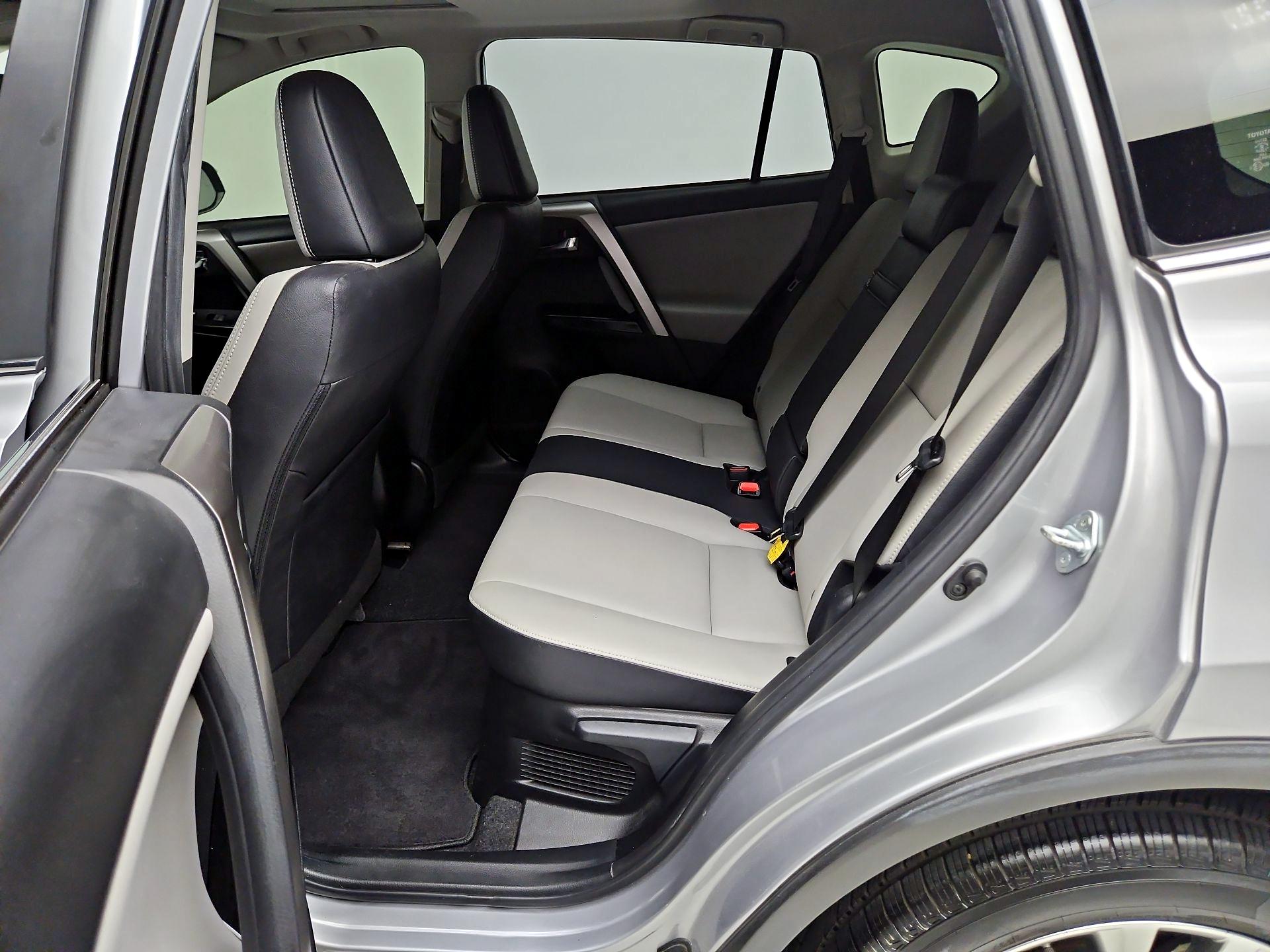 Thumbnail: 2017 Toyota RAV4 - 20