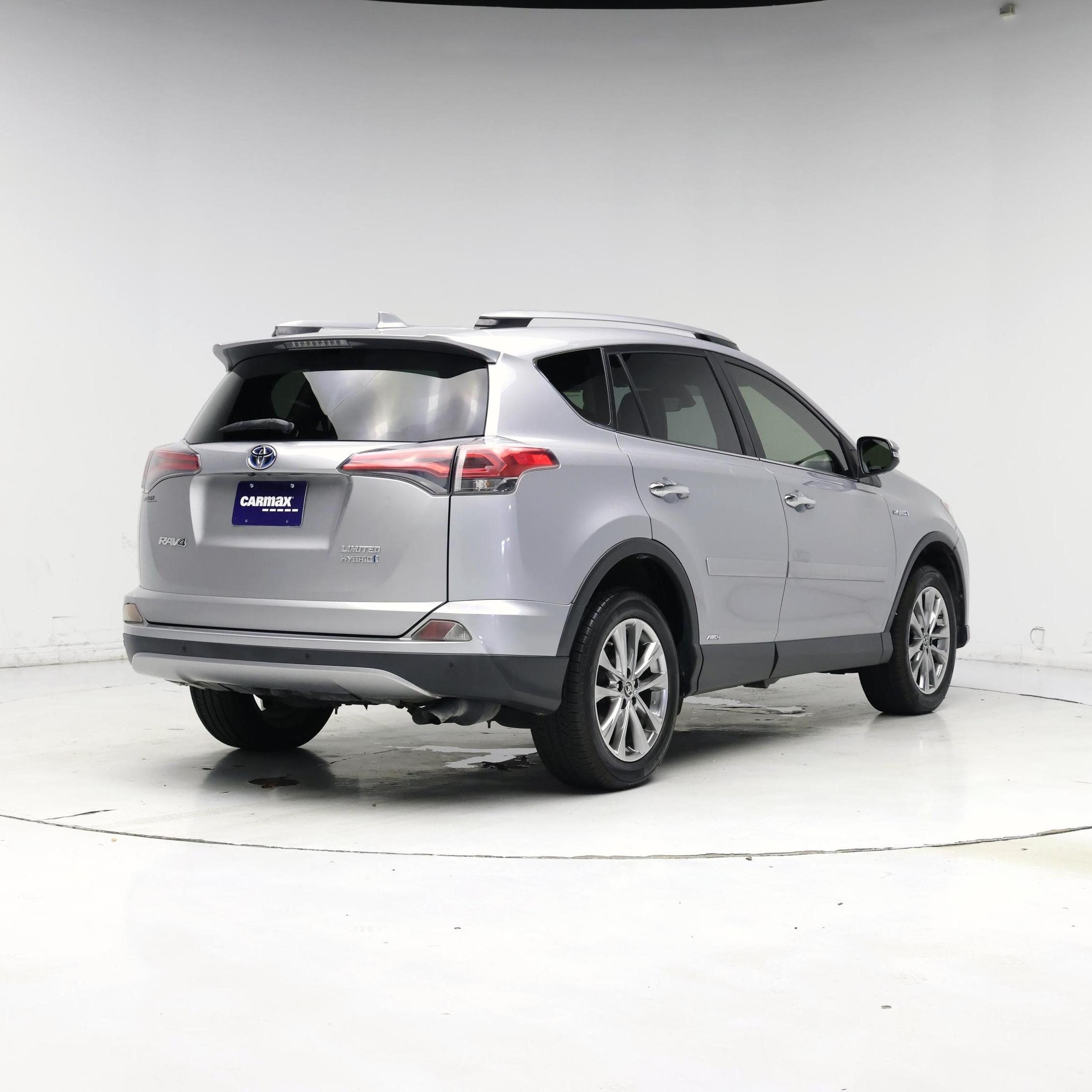 Thumbnail: 2017 Toyota RAV4 - 8