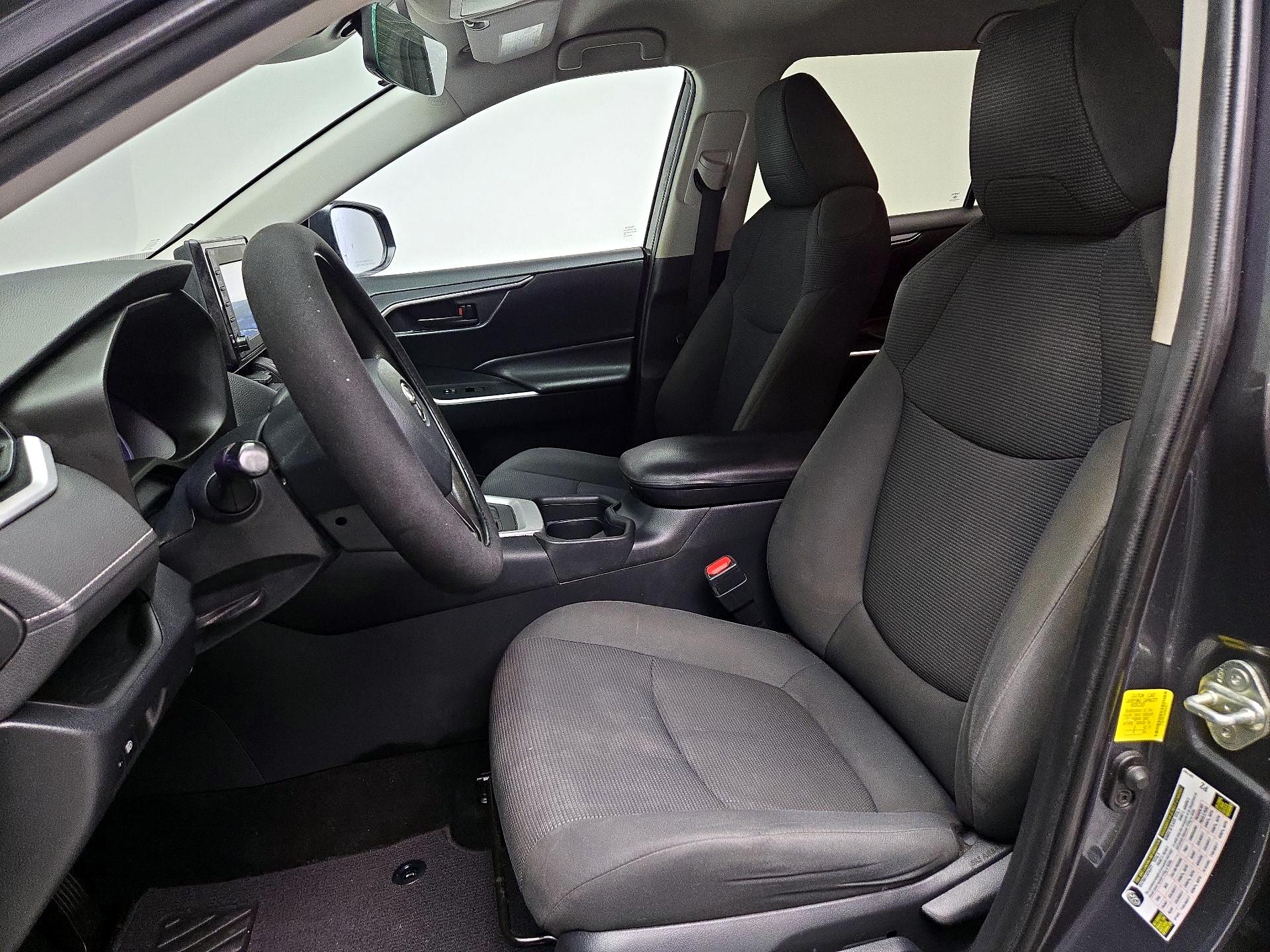 Thumbnail: 2019 Toyota RAV4 - 11