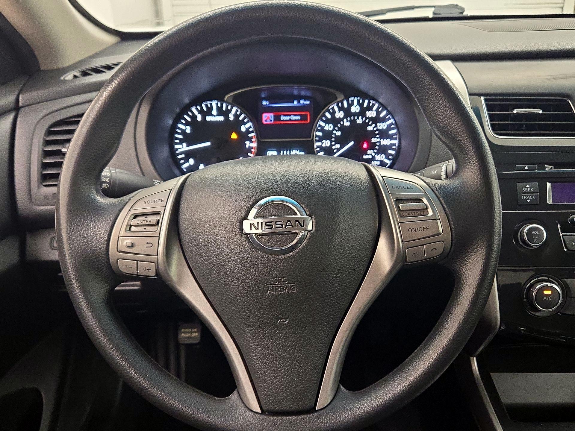 Thumbnail: 2015 Nissan Altima - 10