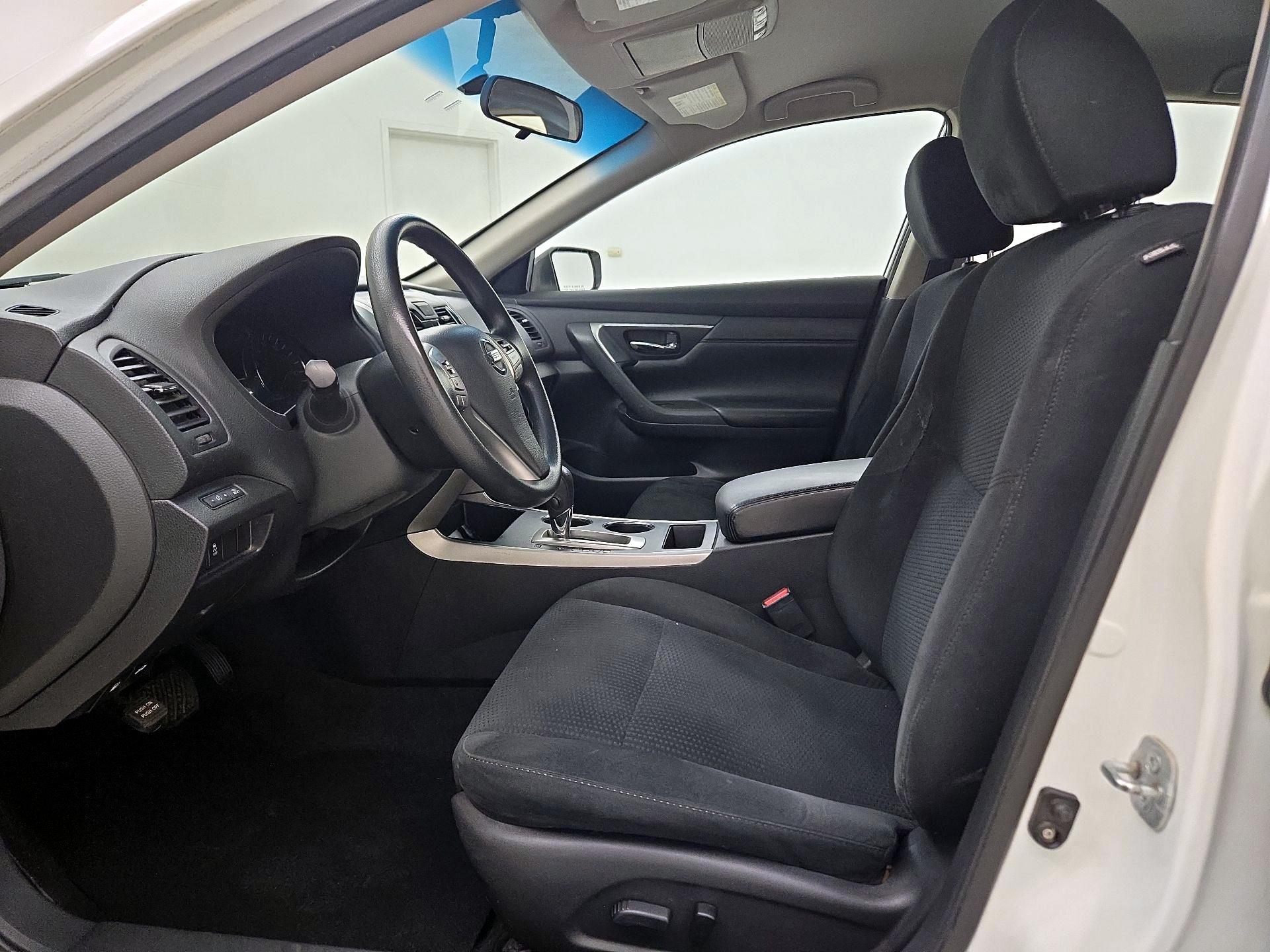 Thumbnail: 2015 Nissan Altima - 11