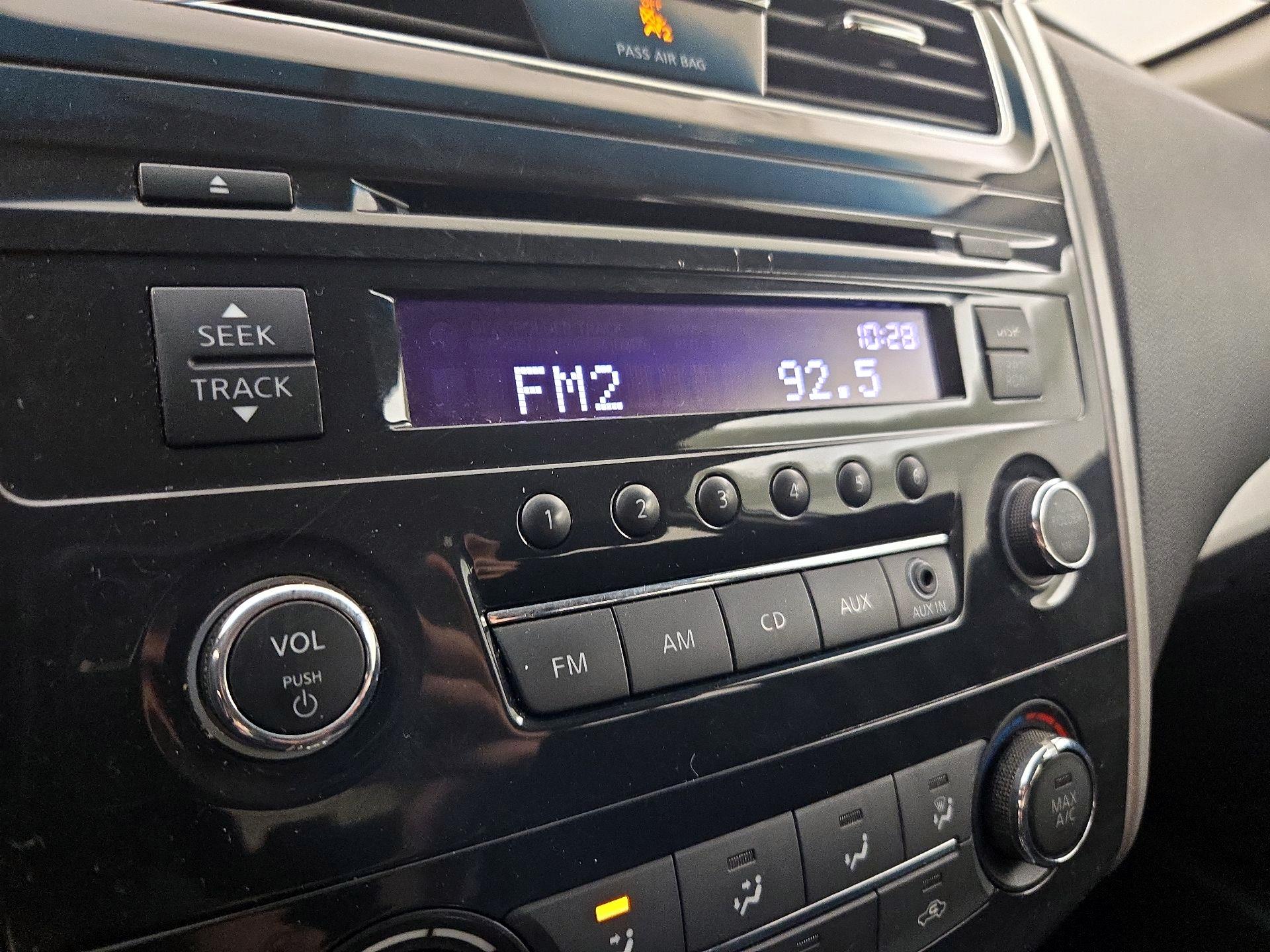 Thumbnail: 2015 Nissan Altima - 14